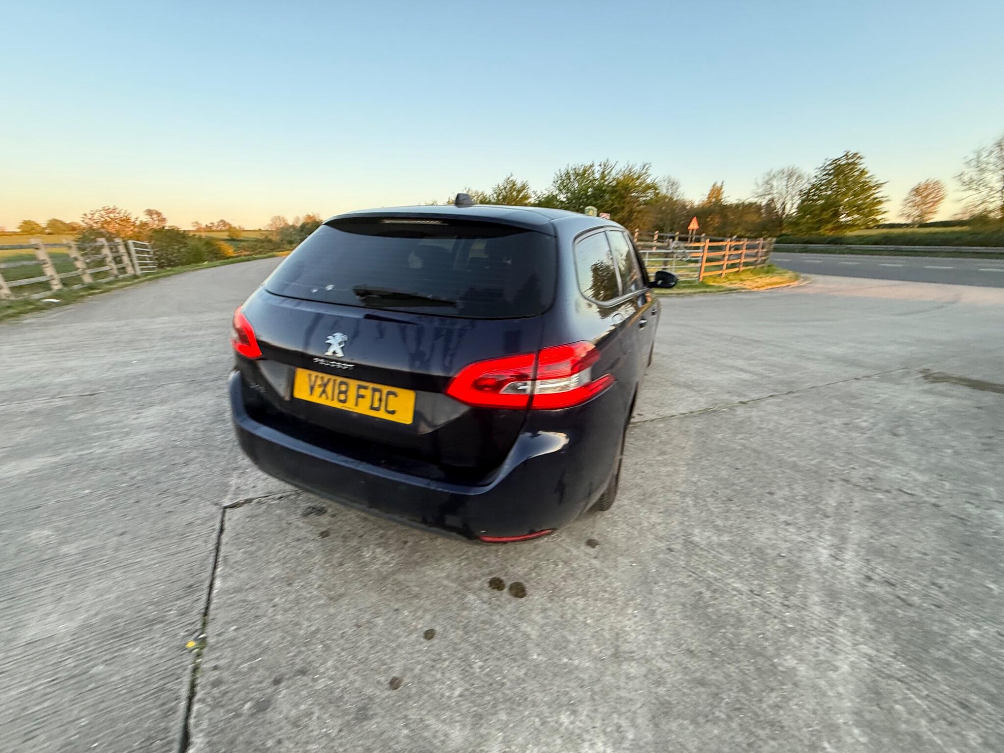 Peugeot 308 SW 1.6 BlueHDi Access Euro 6 (s/s) 5dr — photo 23 of 84