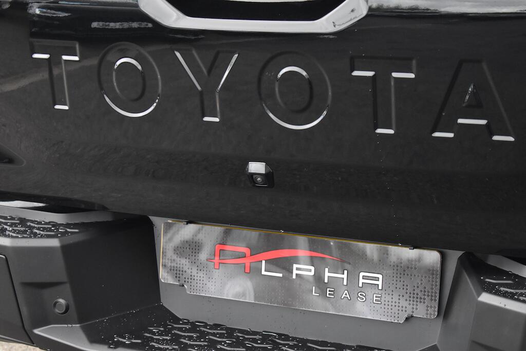 Toyota Hilux view 24