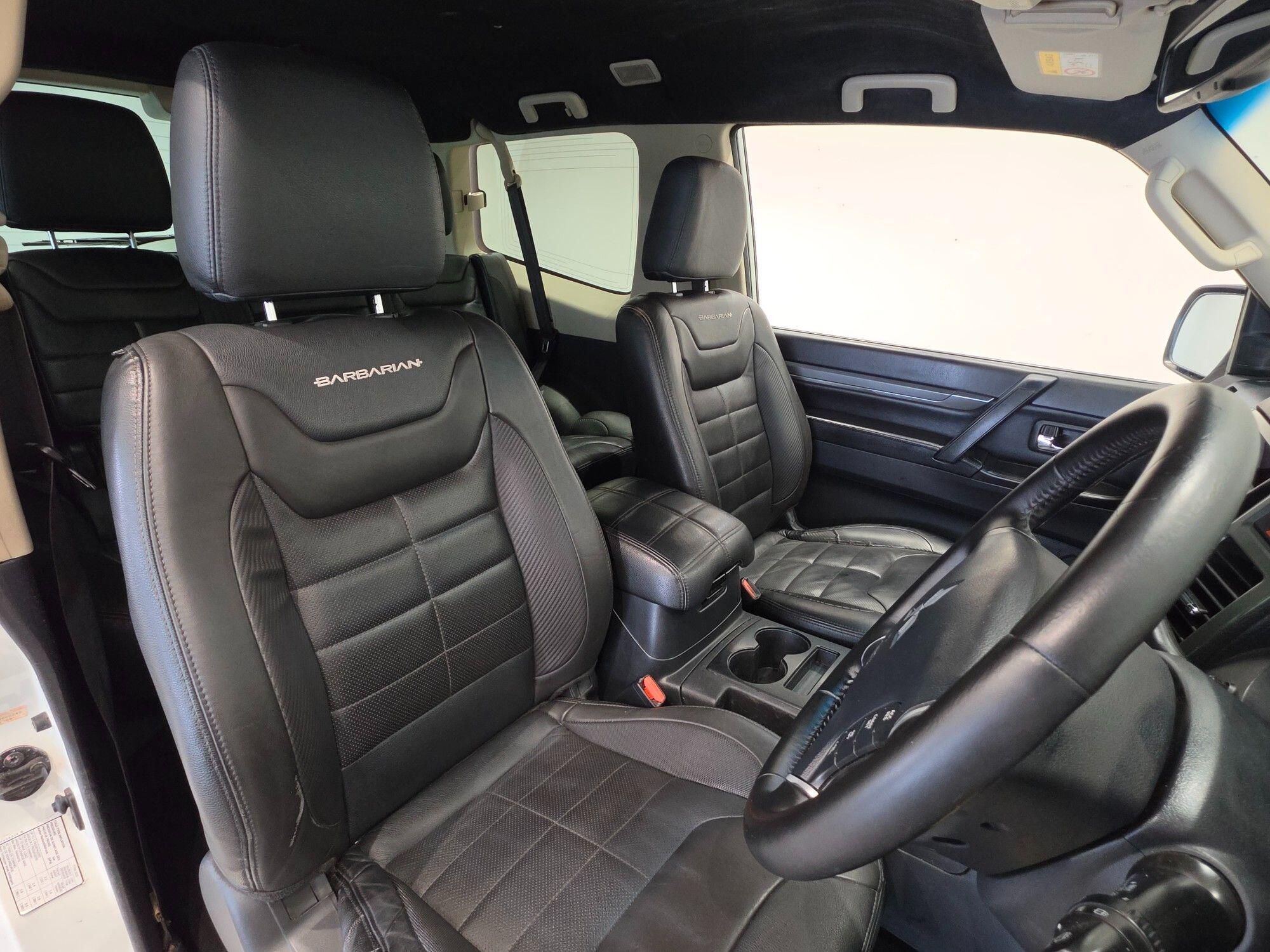 Mitsubishi Shogun view 18