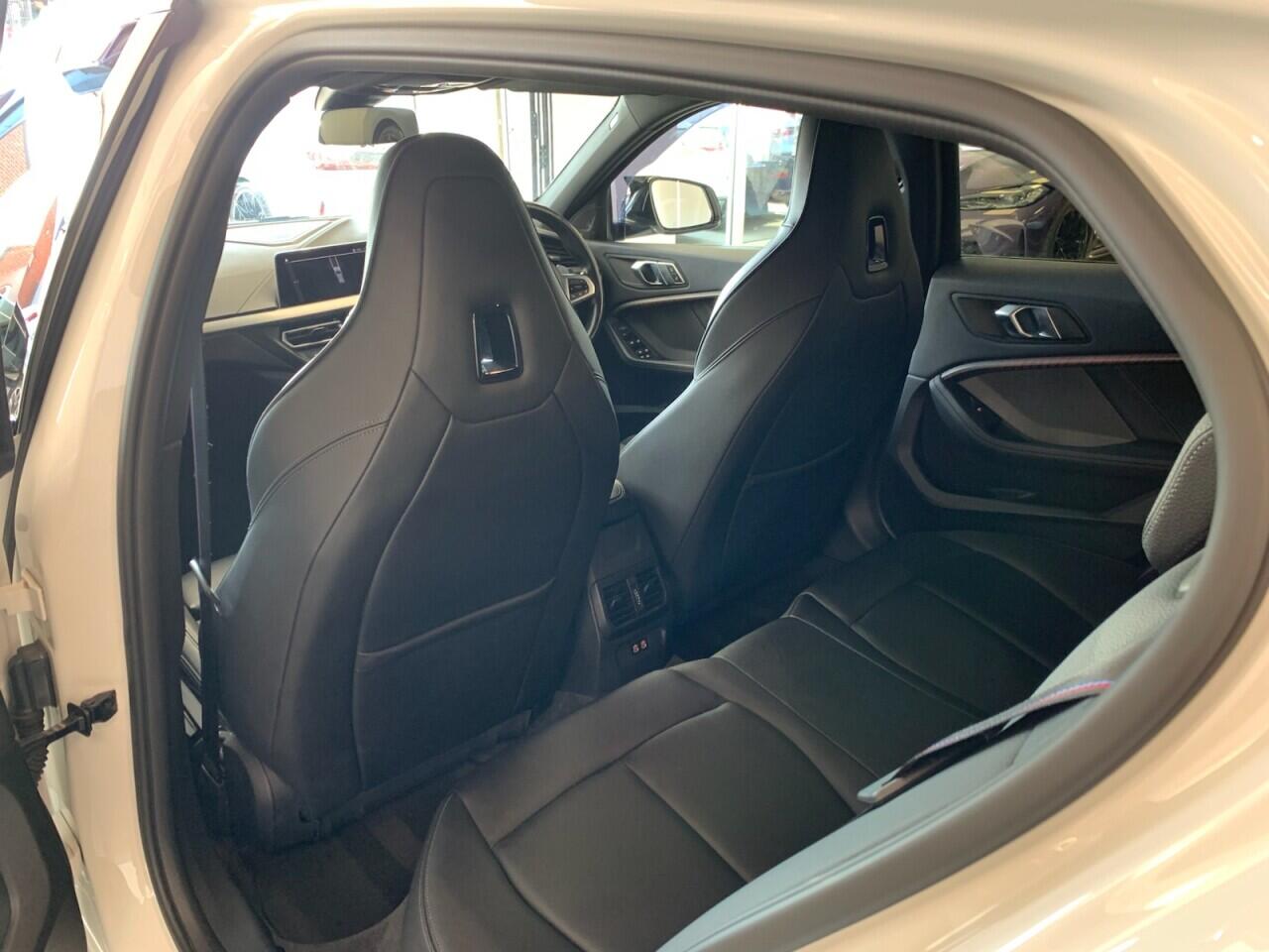 BMW 1 Series view 28
