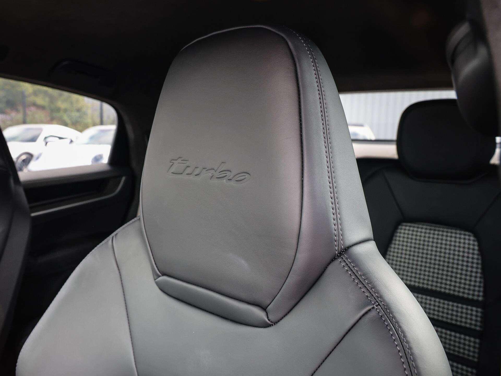 Porsche Cayenne view 16