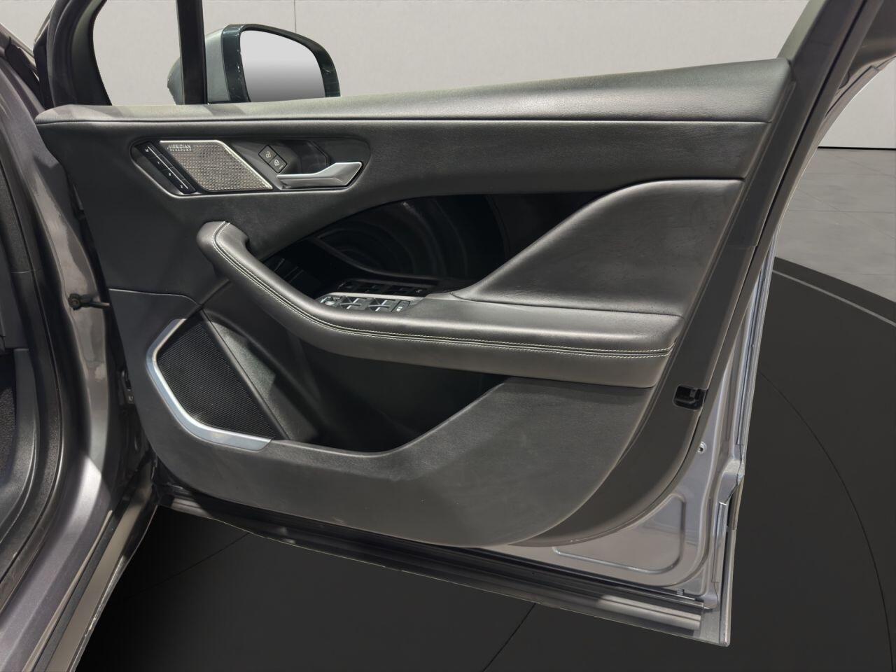 Jaguar I-Pace view 32