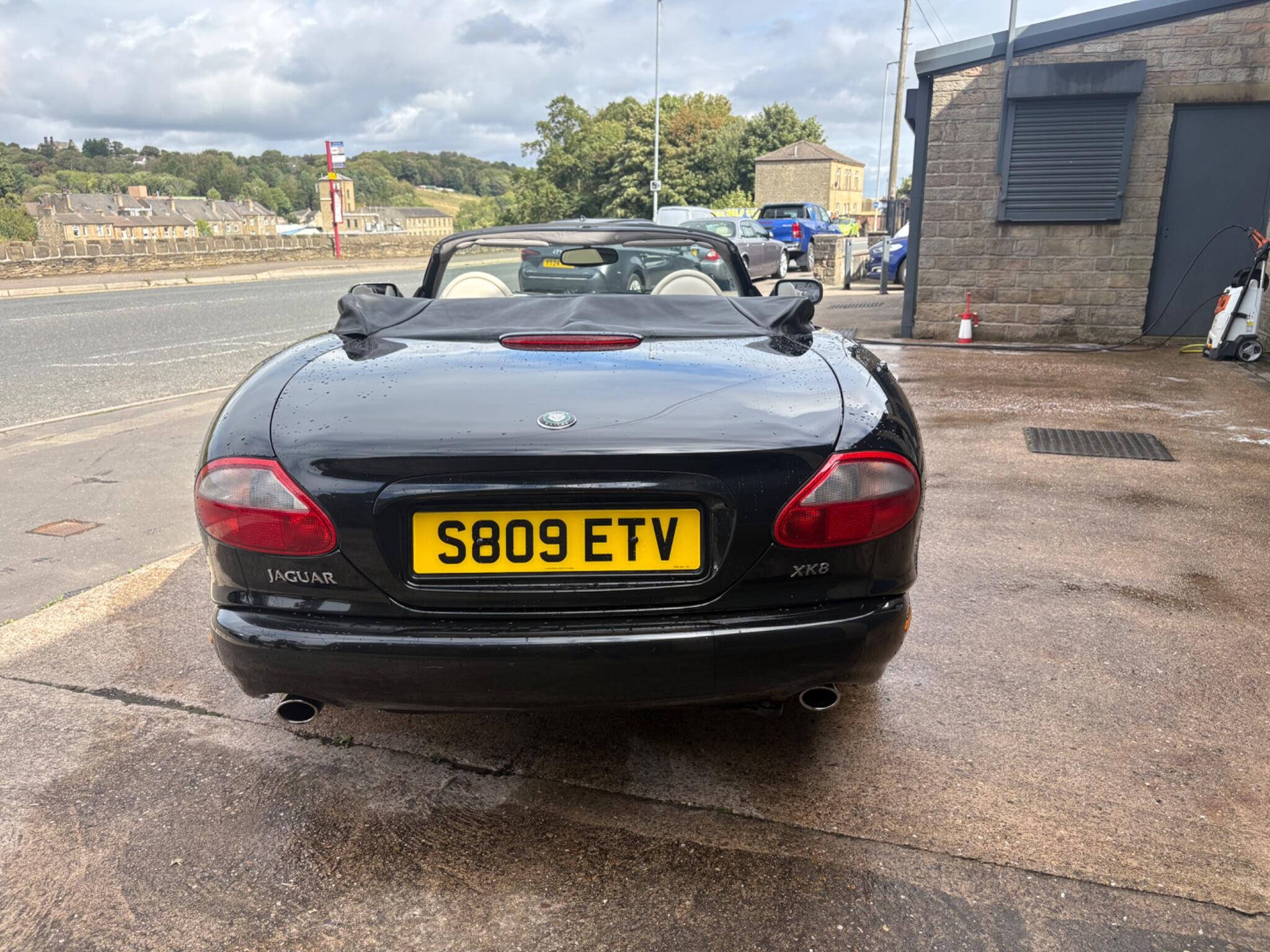 Jaguar XK8 view 14