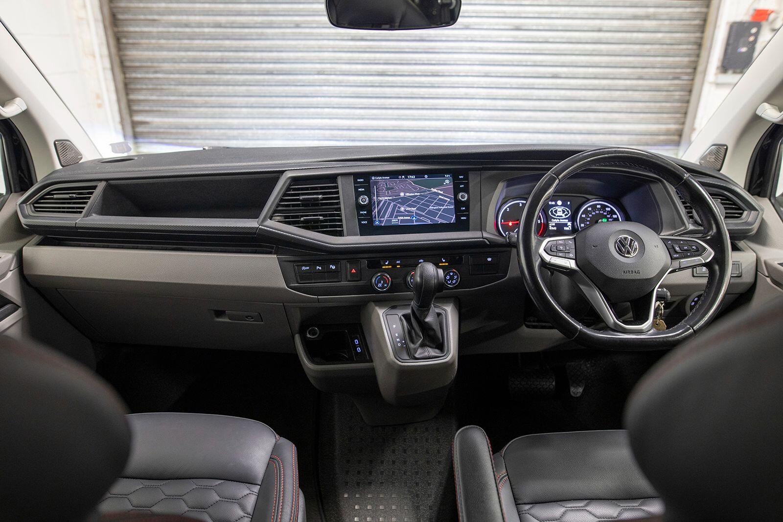 Volkswagen Transporter view 11