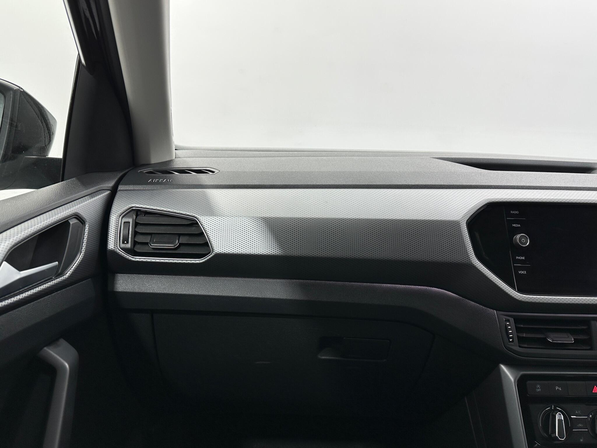 Volkswagen T-Cross view 29