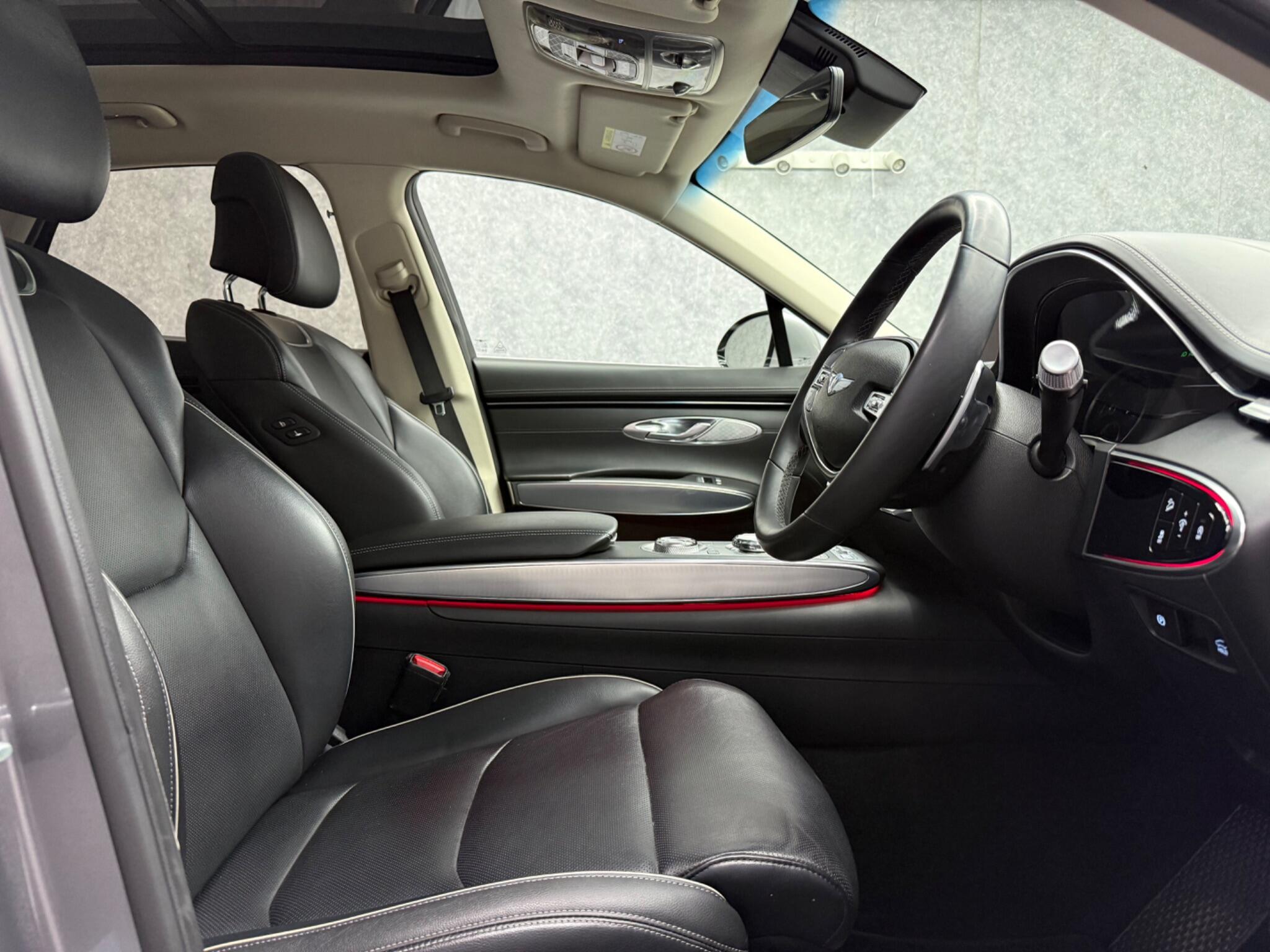 Genesis GV70 view 5