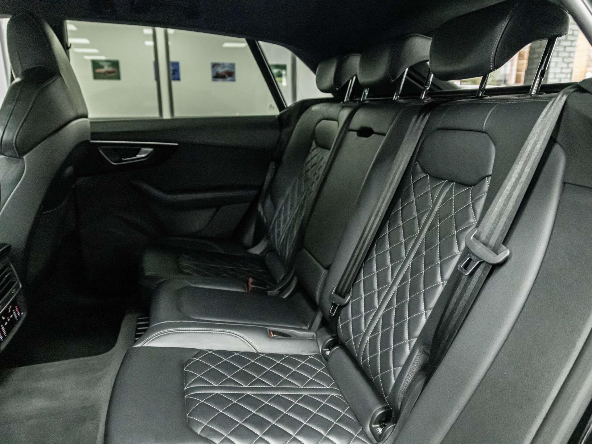 Audi SQ8 view 63