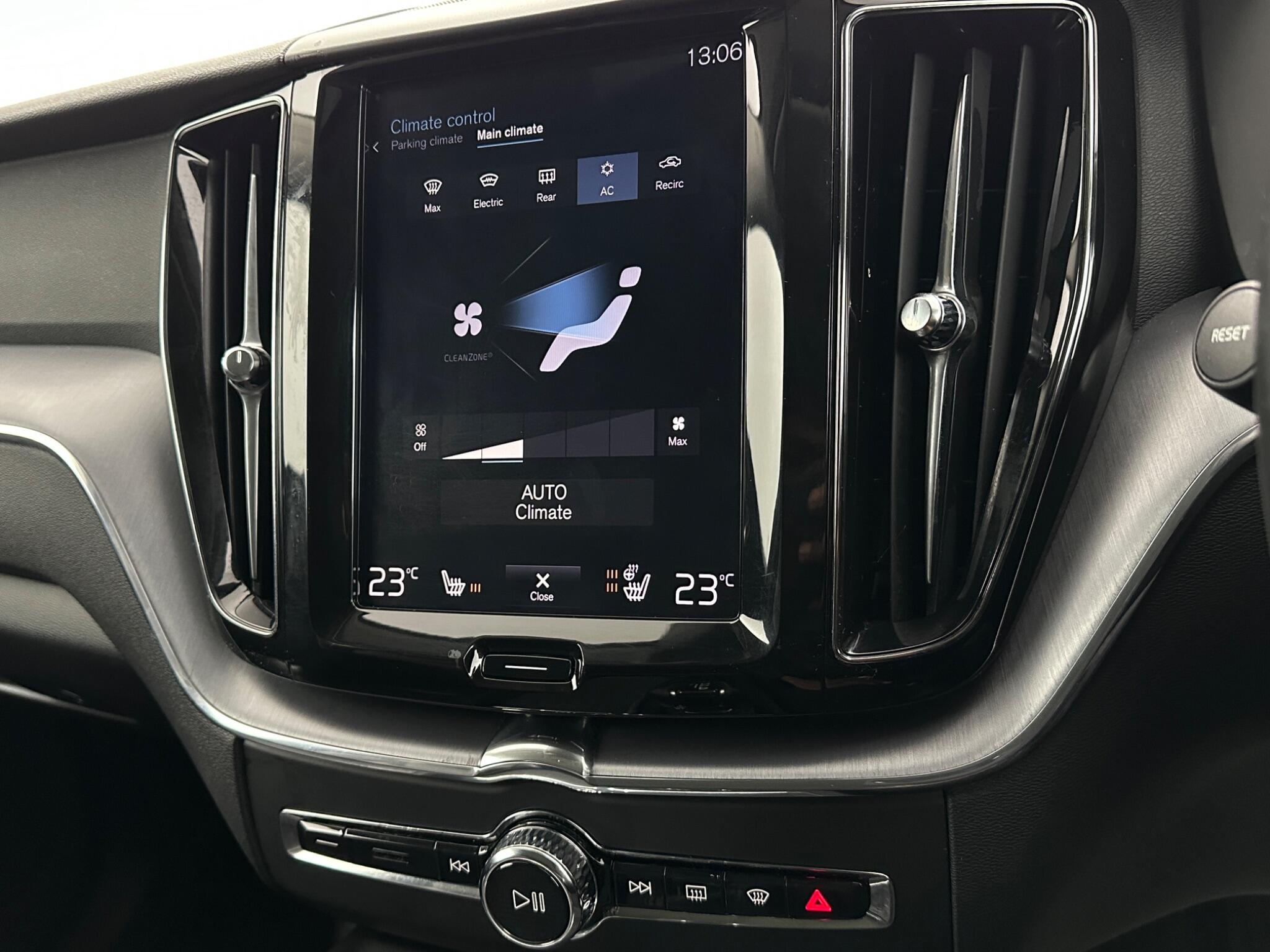 Volvo XC60 view 26