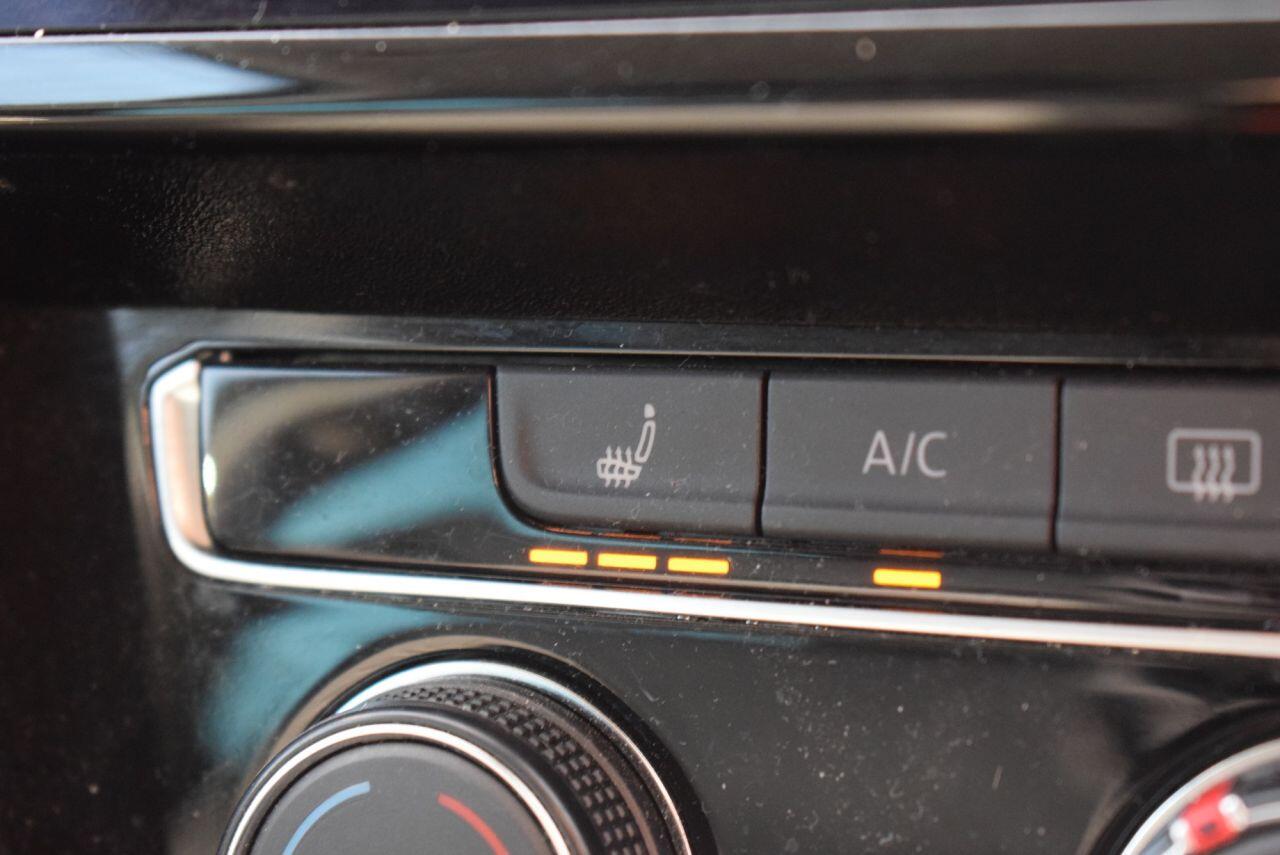 Volkswagen Passat view 20