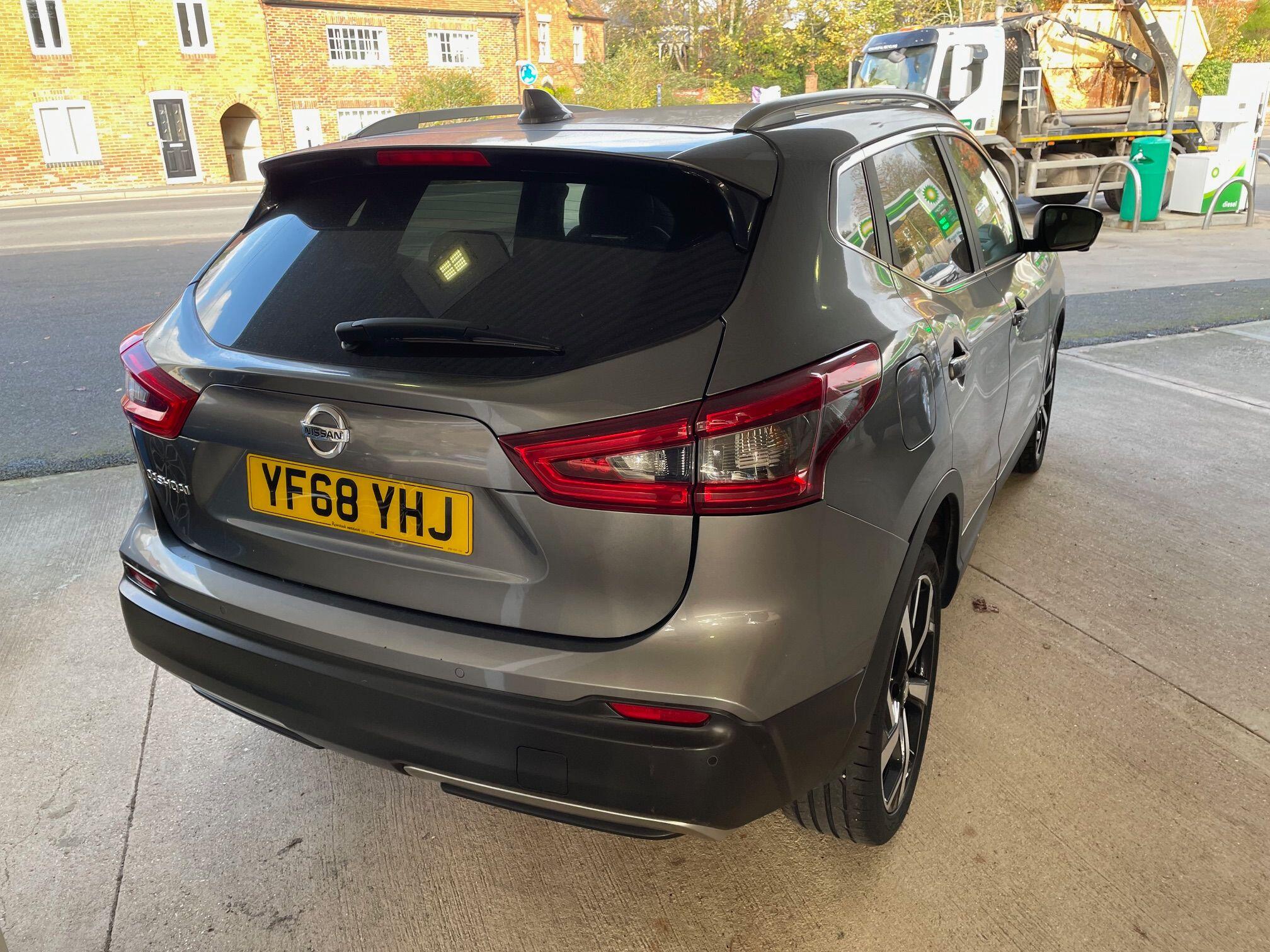 2018 Nissan Qashqai 1.3 DIG-T Tekna DCT Auto Euro 6 (s/s) 5dr • 33,000 miles image 5
