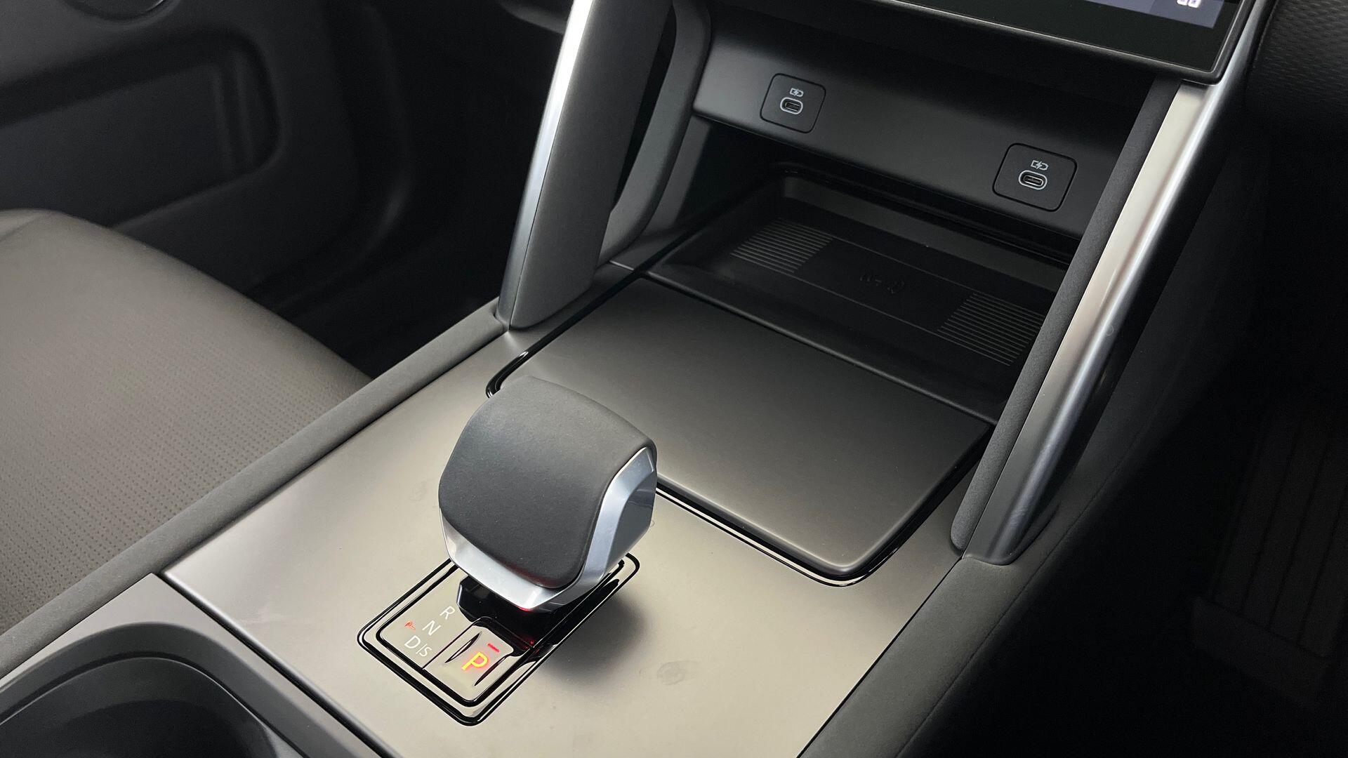 Land Rover Discovery Sport view 16