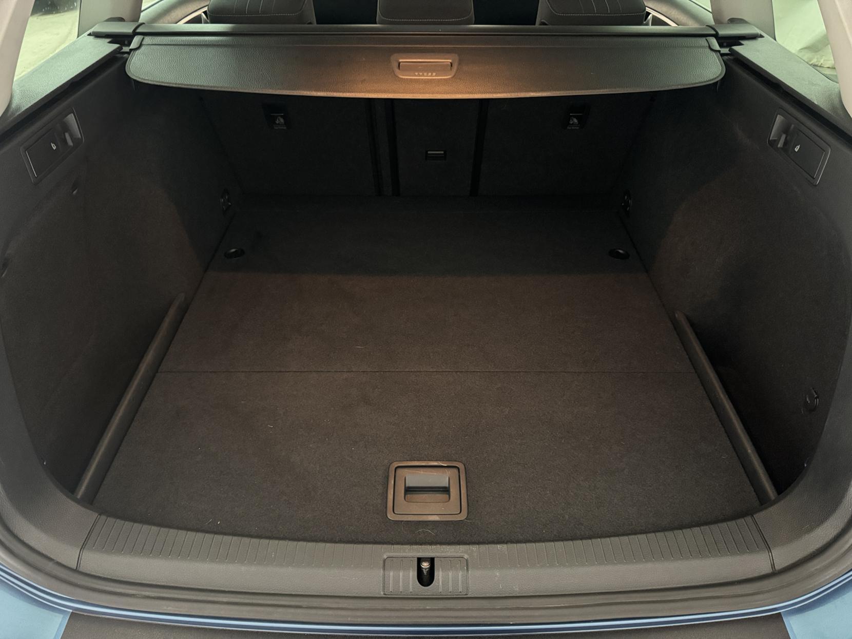 Volkswagen Golf view 60