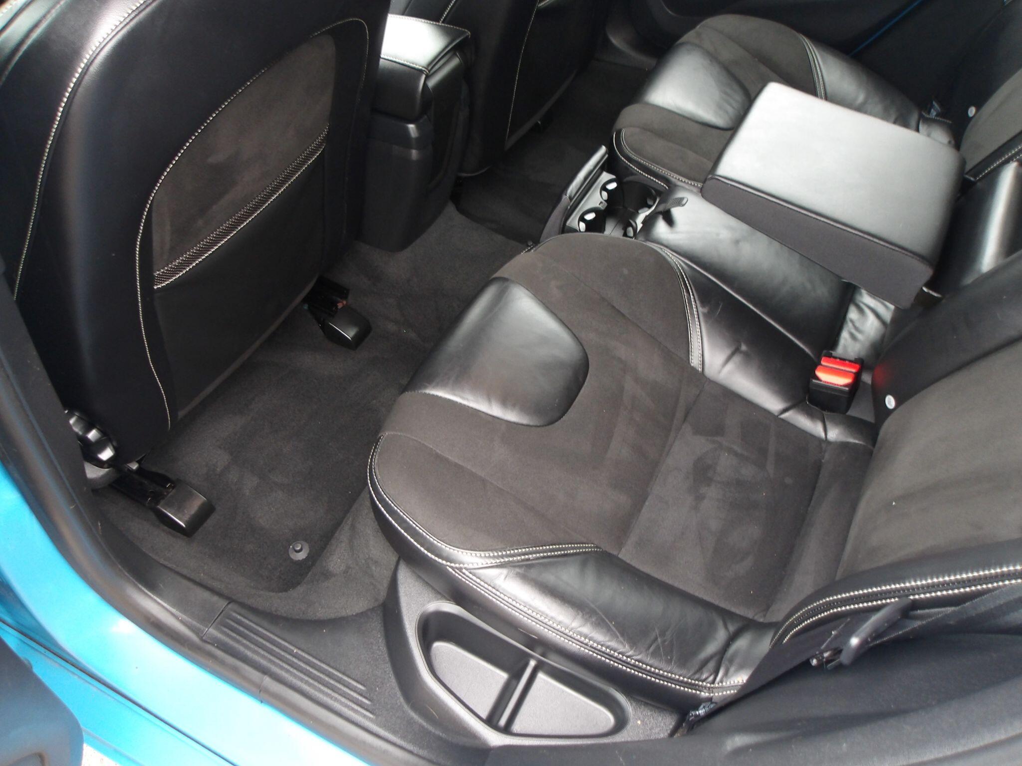 Volvo V40 view 13