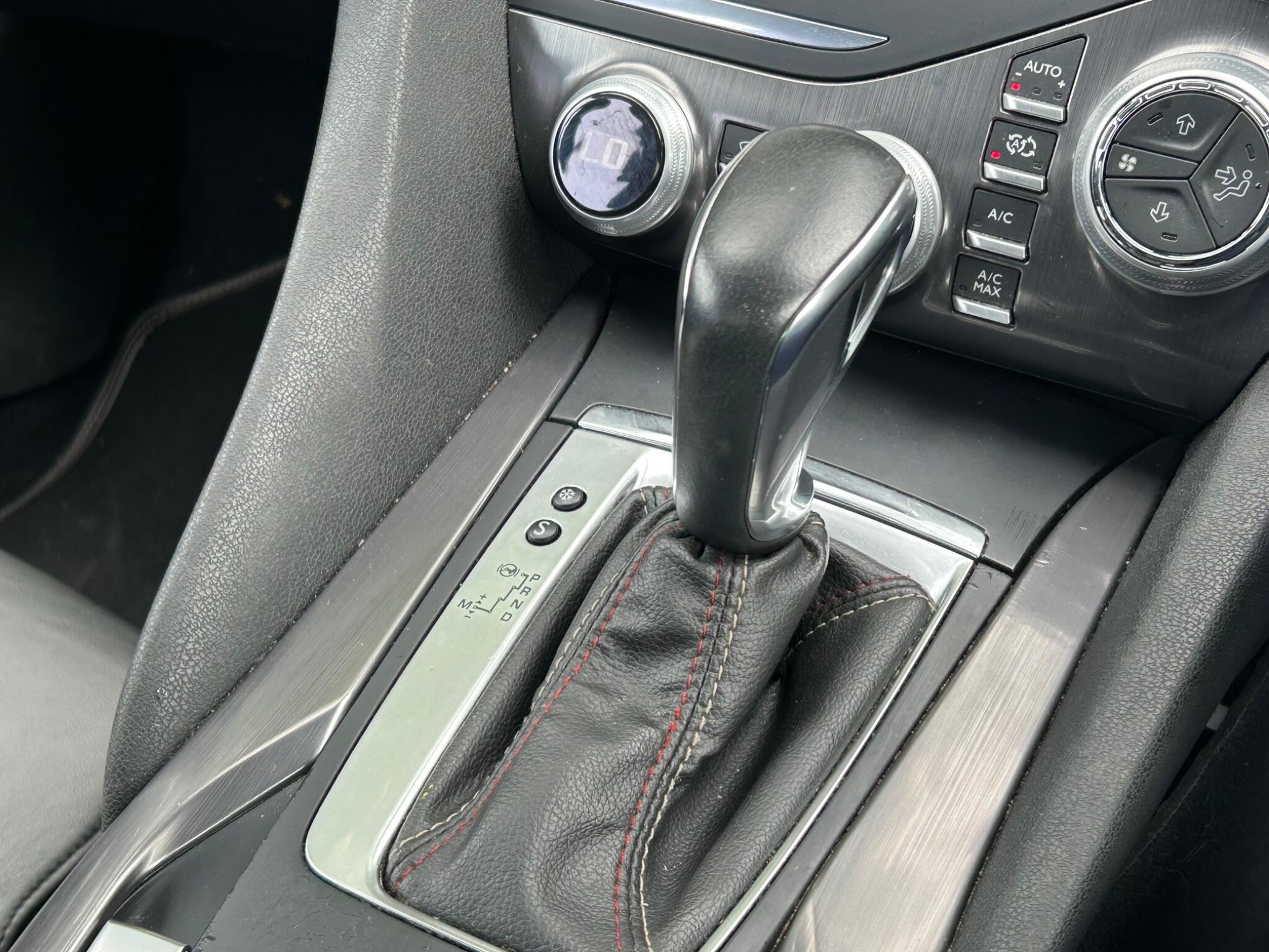 DS Automobiles DS 5 view 14