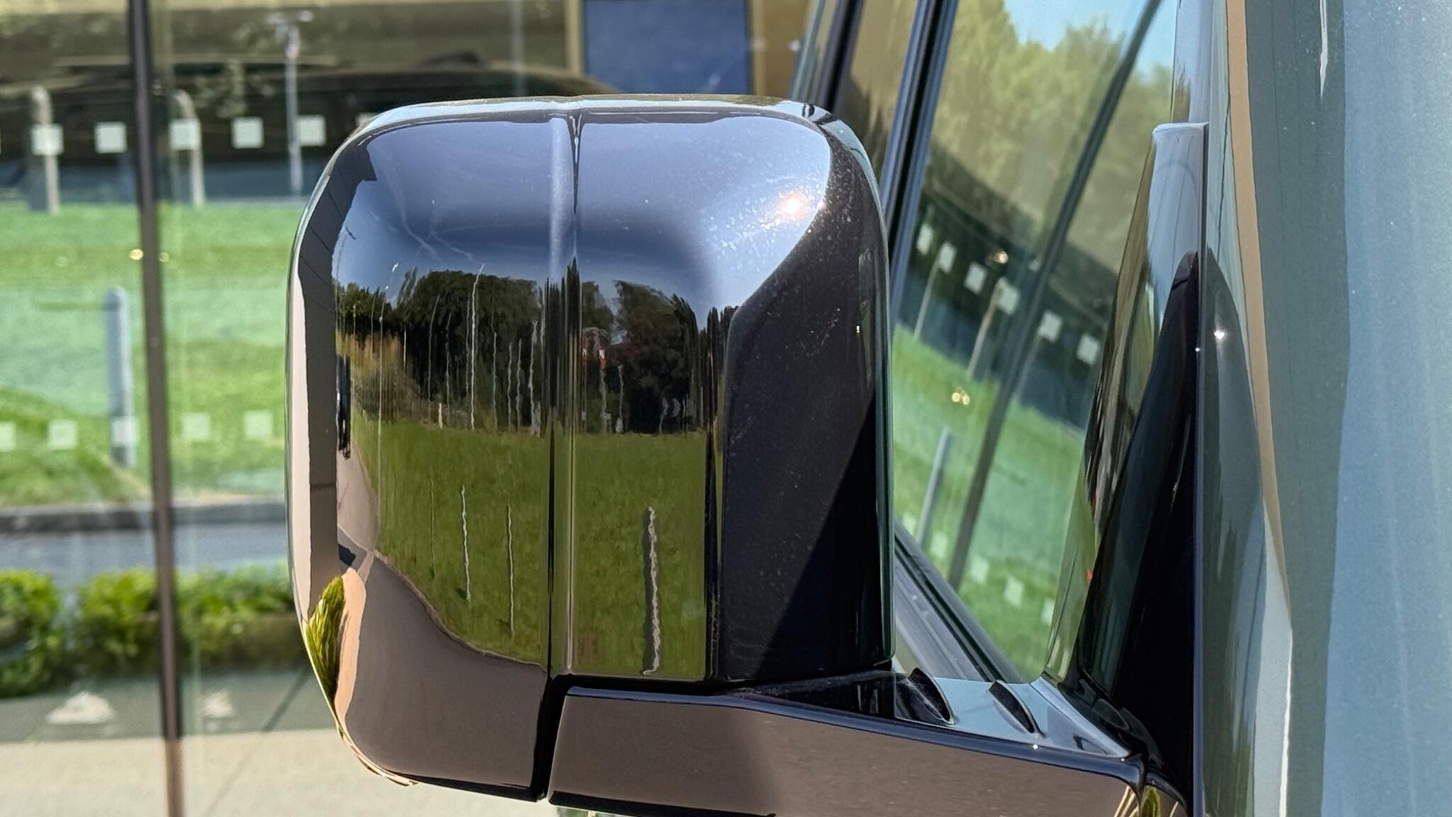 Land Rover Defender view 27