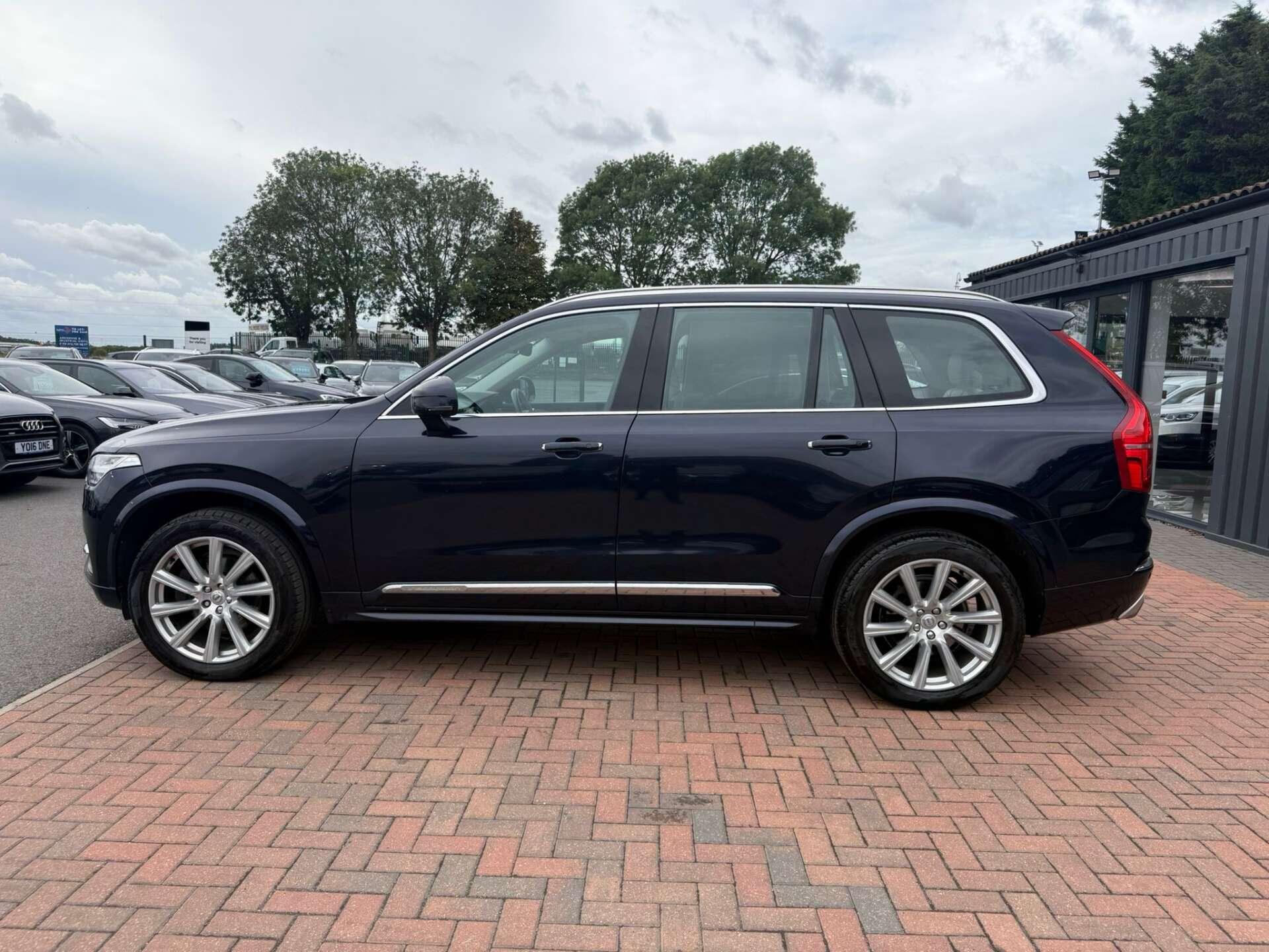 Volvo XC90 view 18