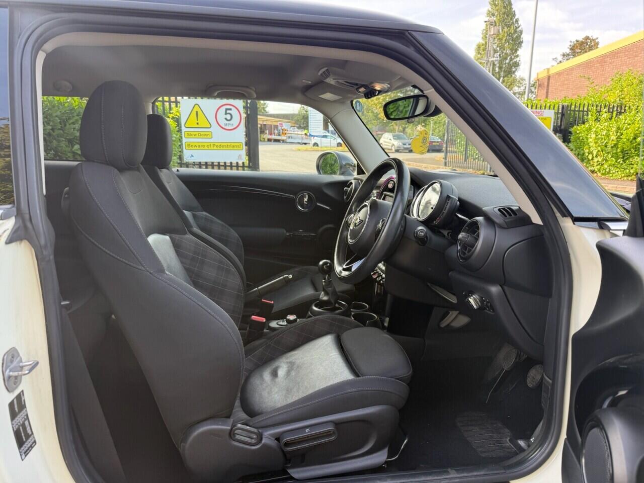 Mini Cooper view 25