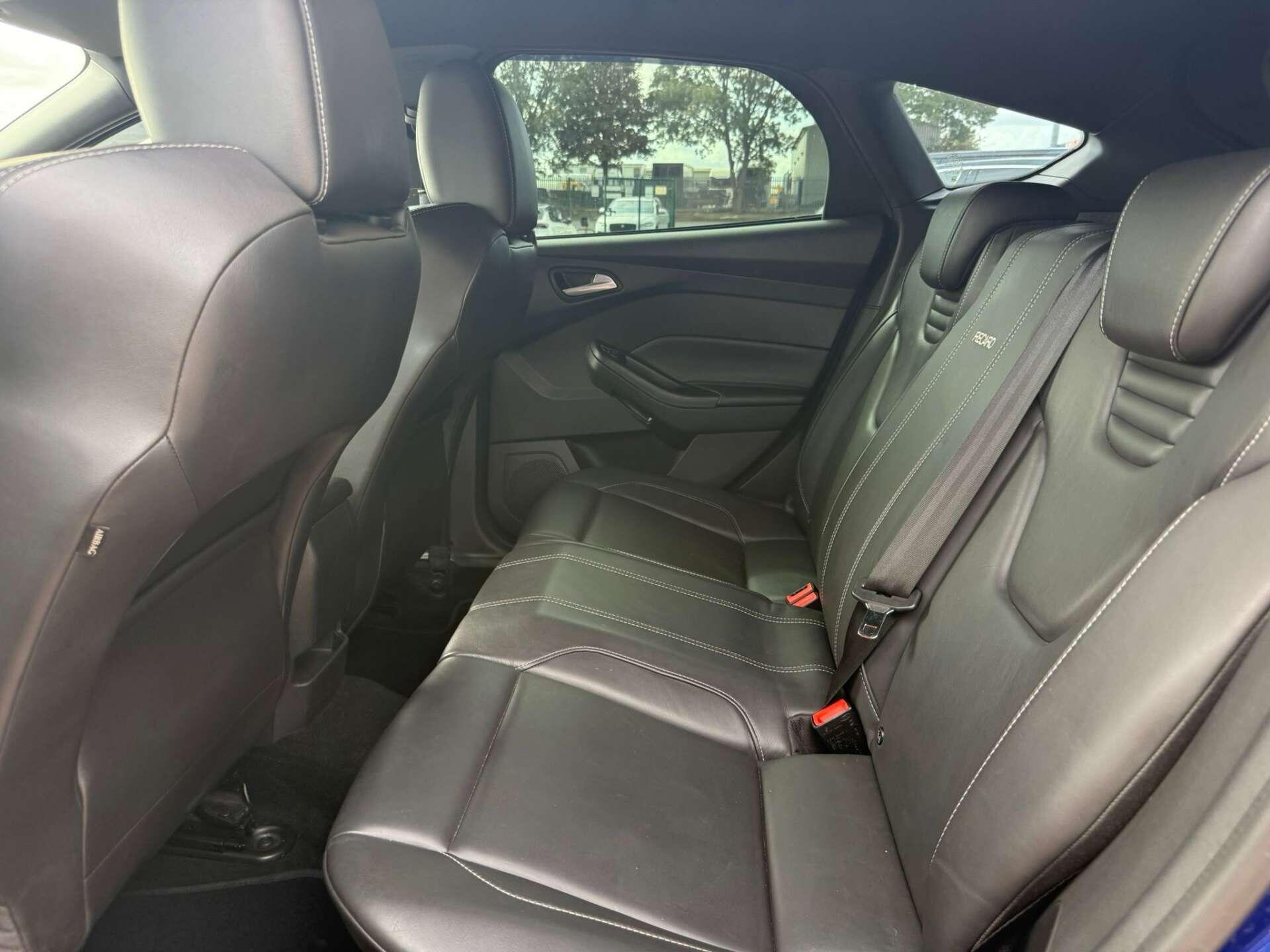 Ford Focus view 39