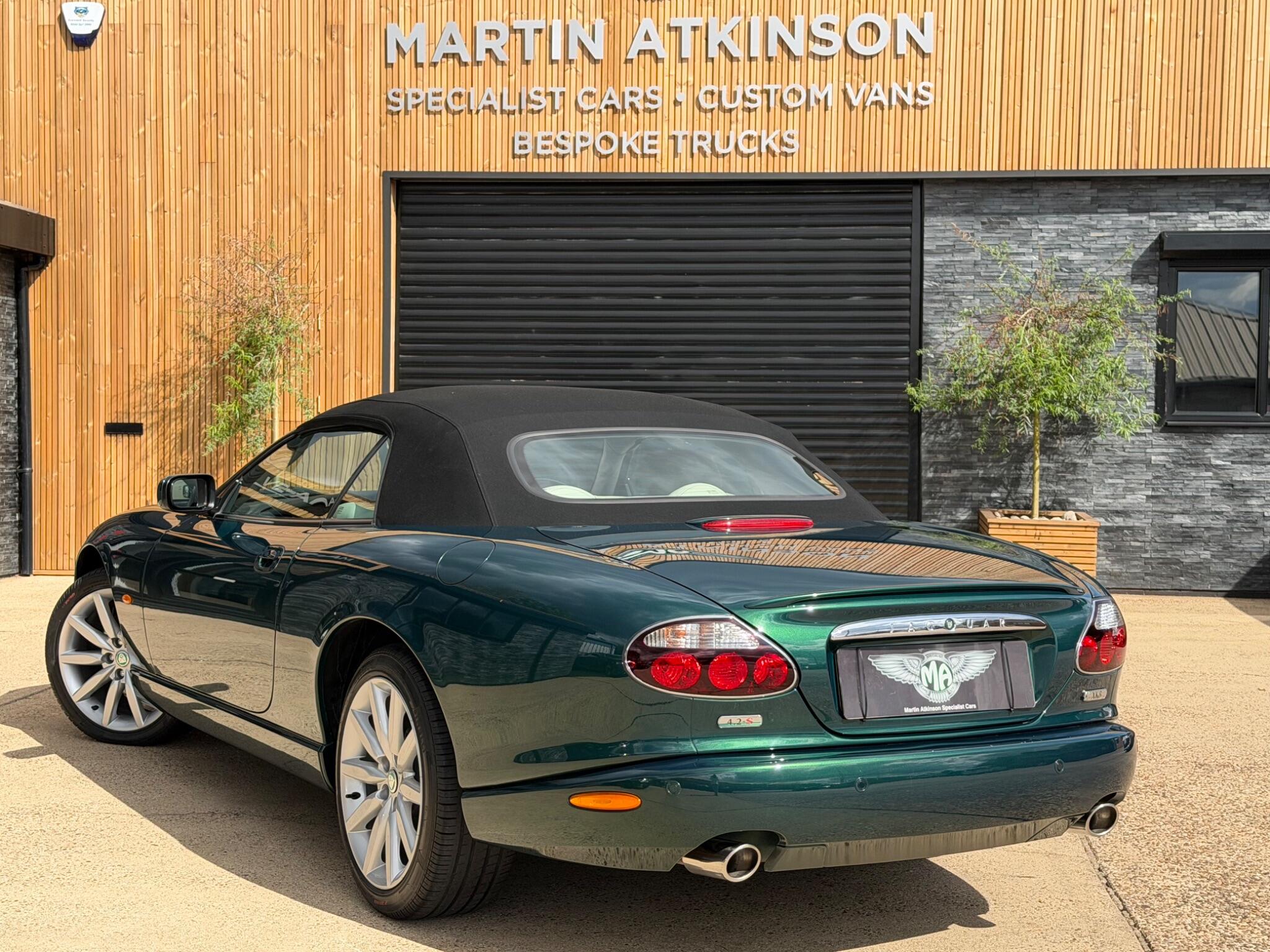 Jaguar XK8 view 92