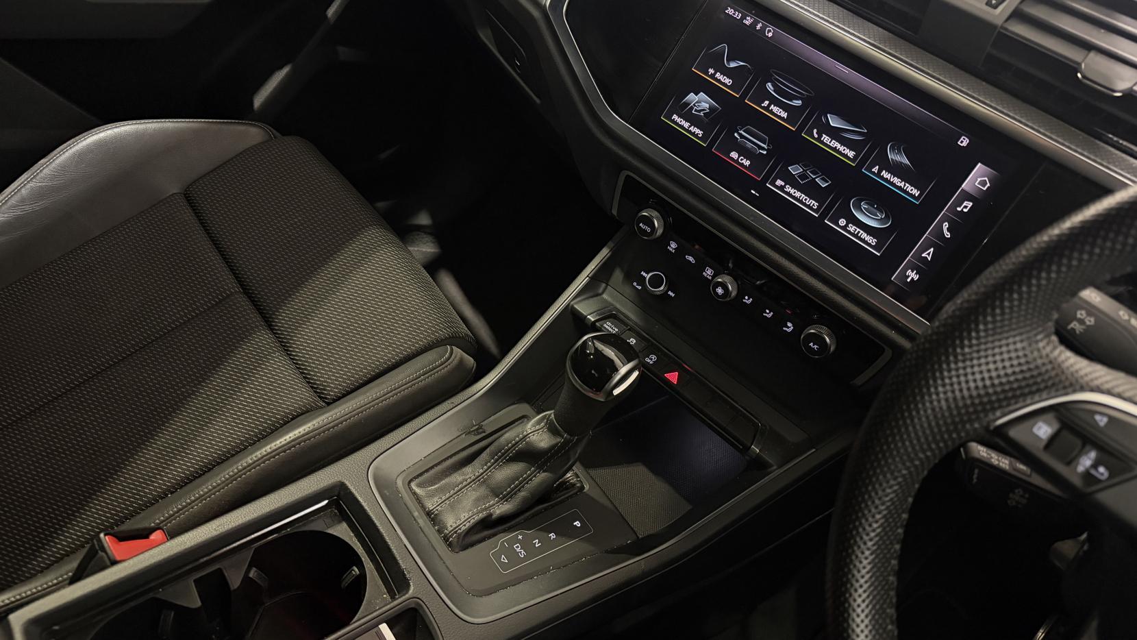 Audi Q3 view 23
