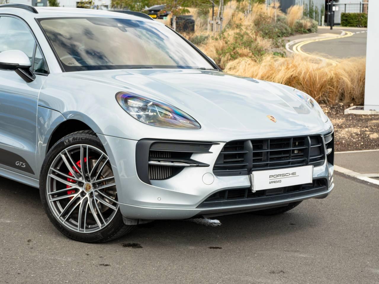 Porsche Macan view 16