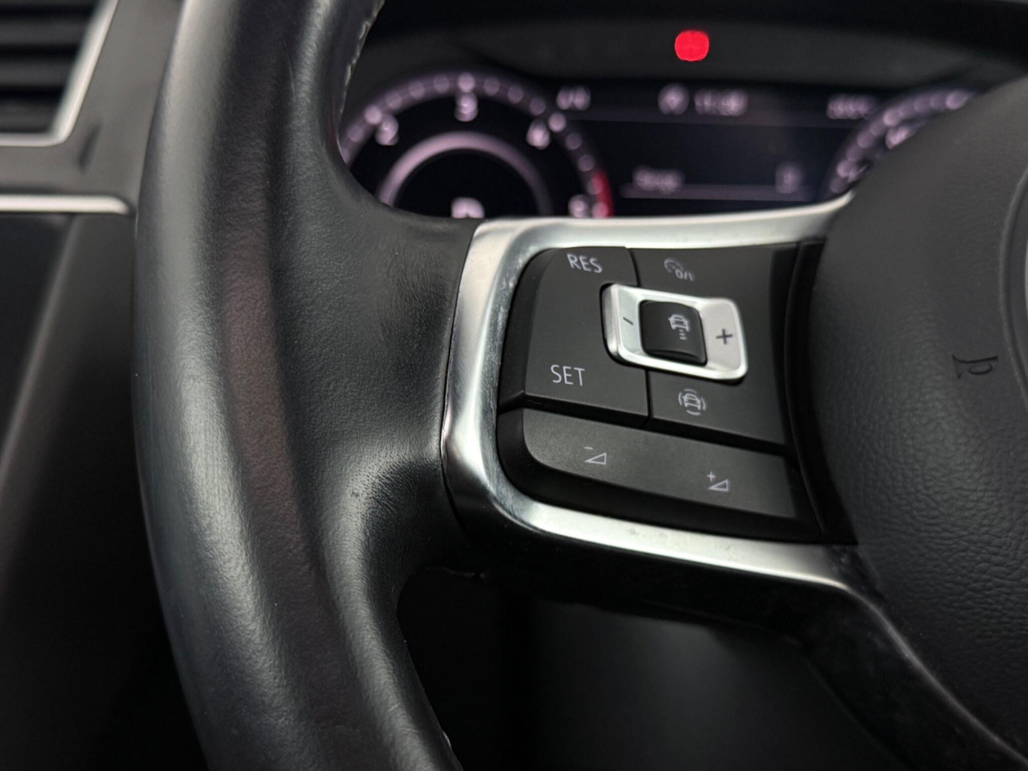 Volkswagen Tiguan Allspace view 14