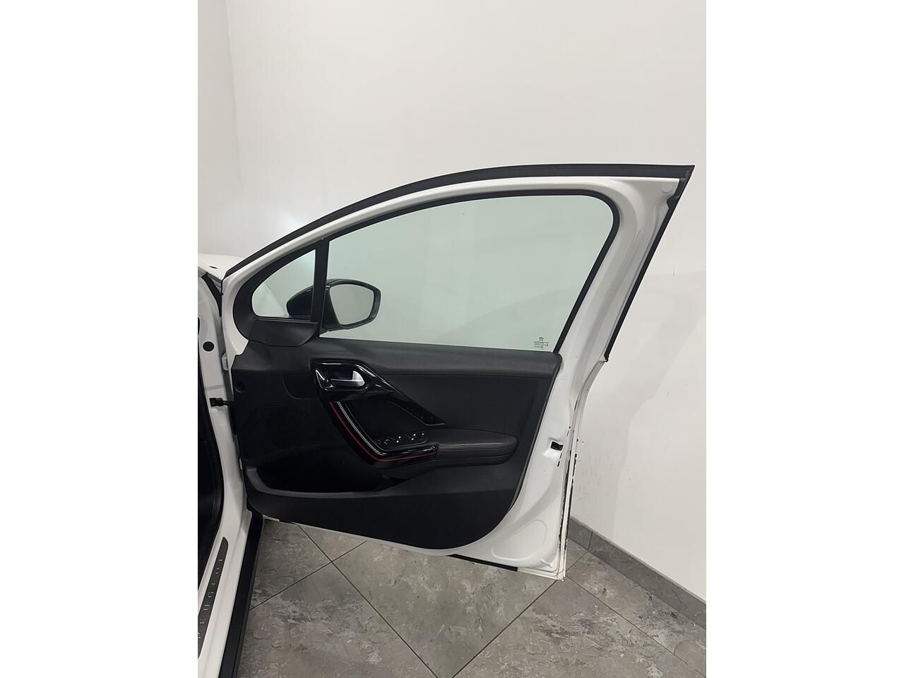 Peugeot 2008 view 12