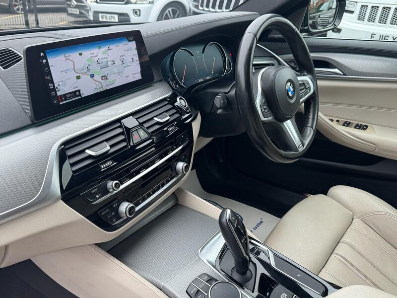 2017 BMW 5 Series image 35