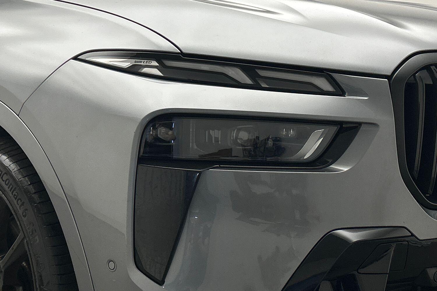 BMW X7 view 21