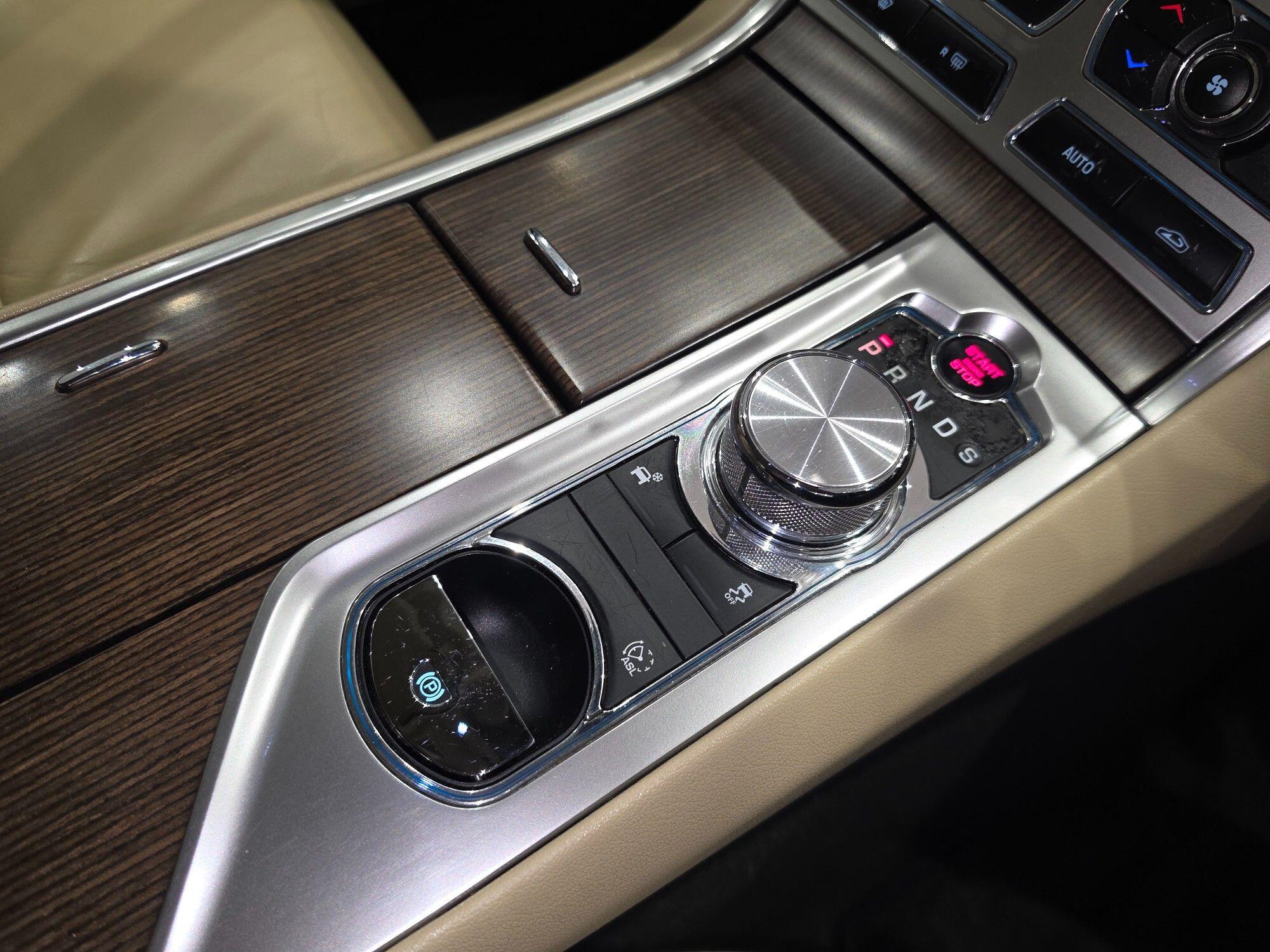Jaguar XF view 35