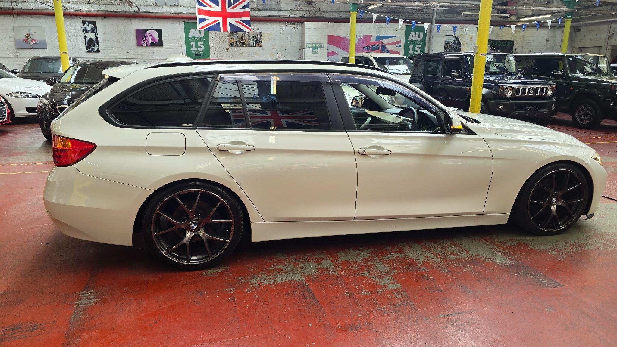 BMW 3 Series view 25
