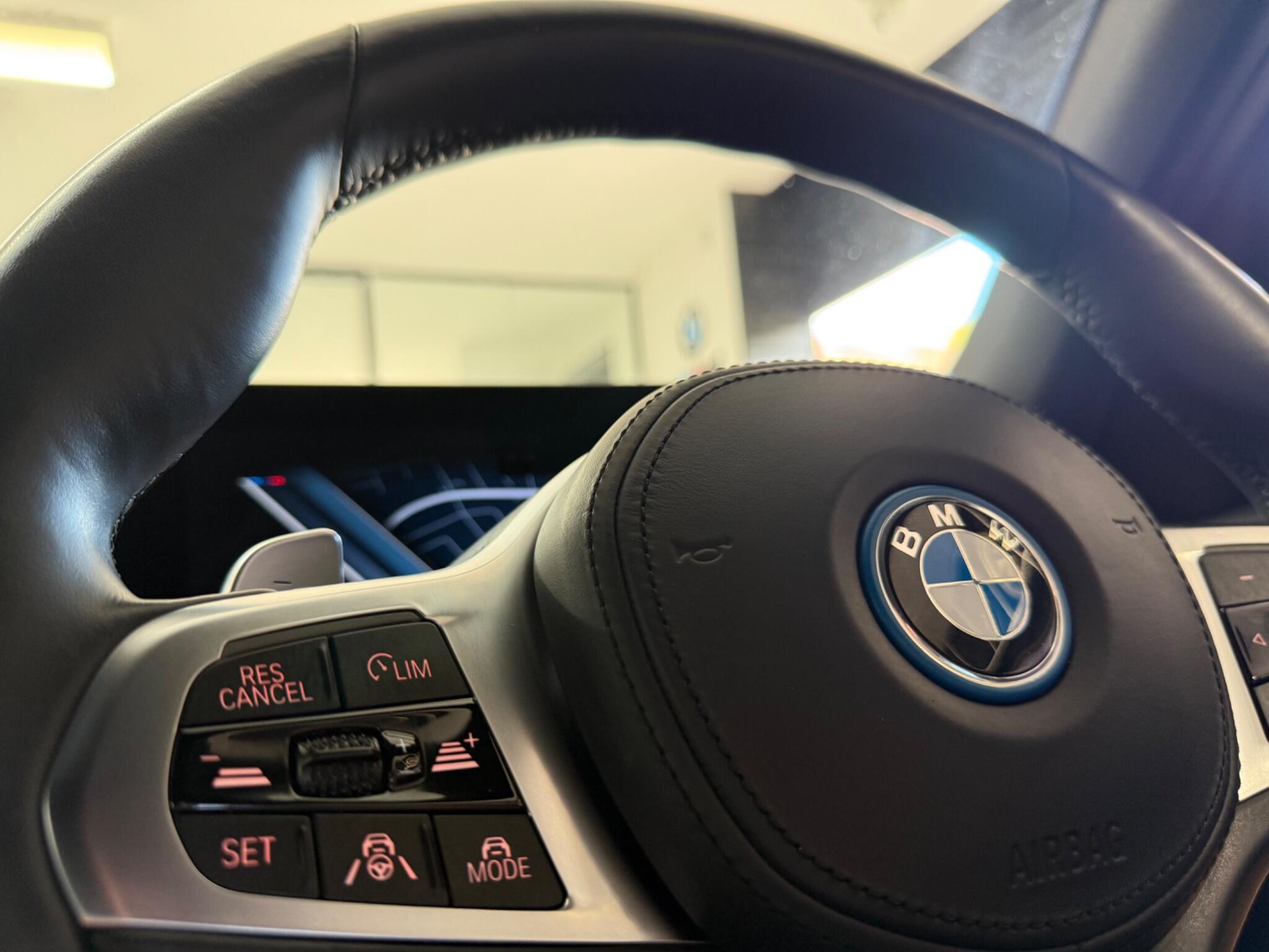 BMW 3 Series view 20