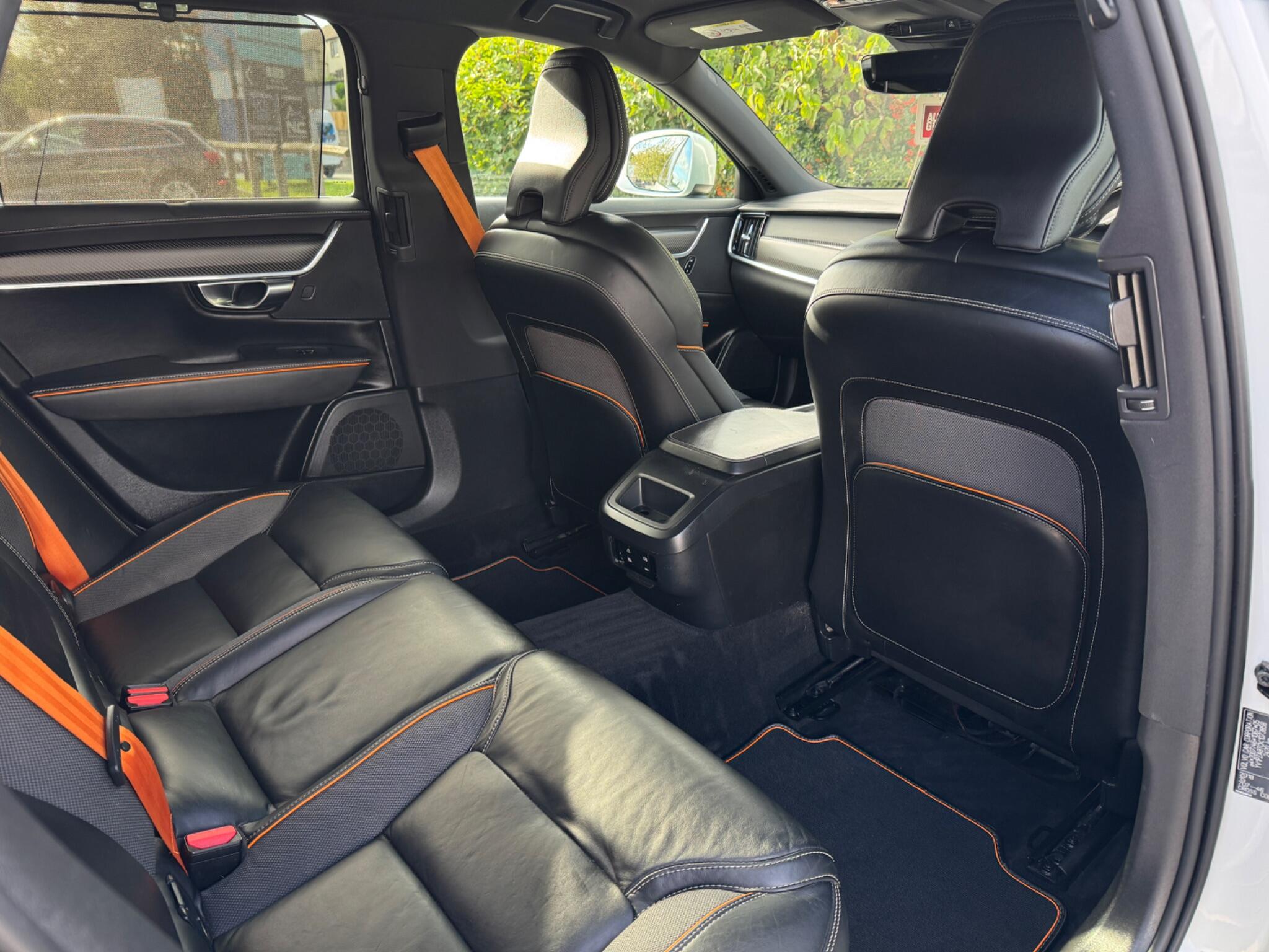 Volvo V90 Cross Country view 29