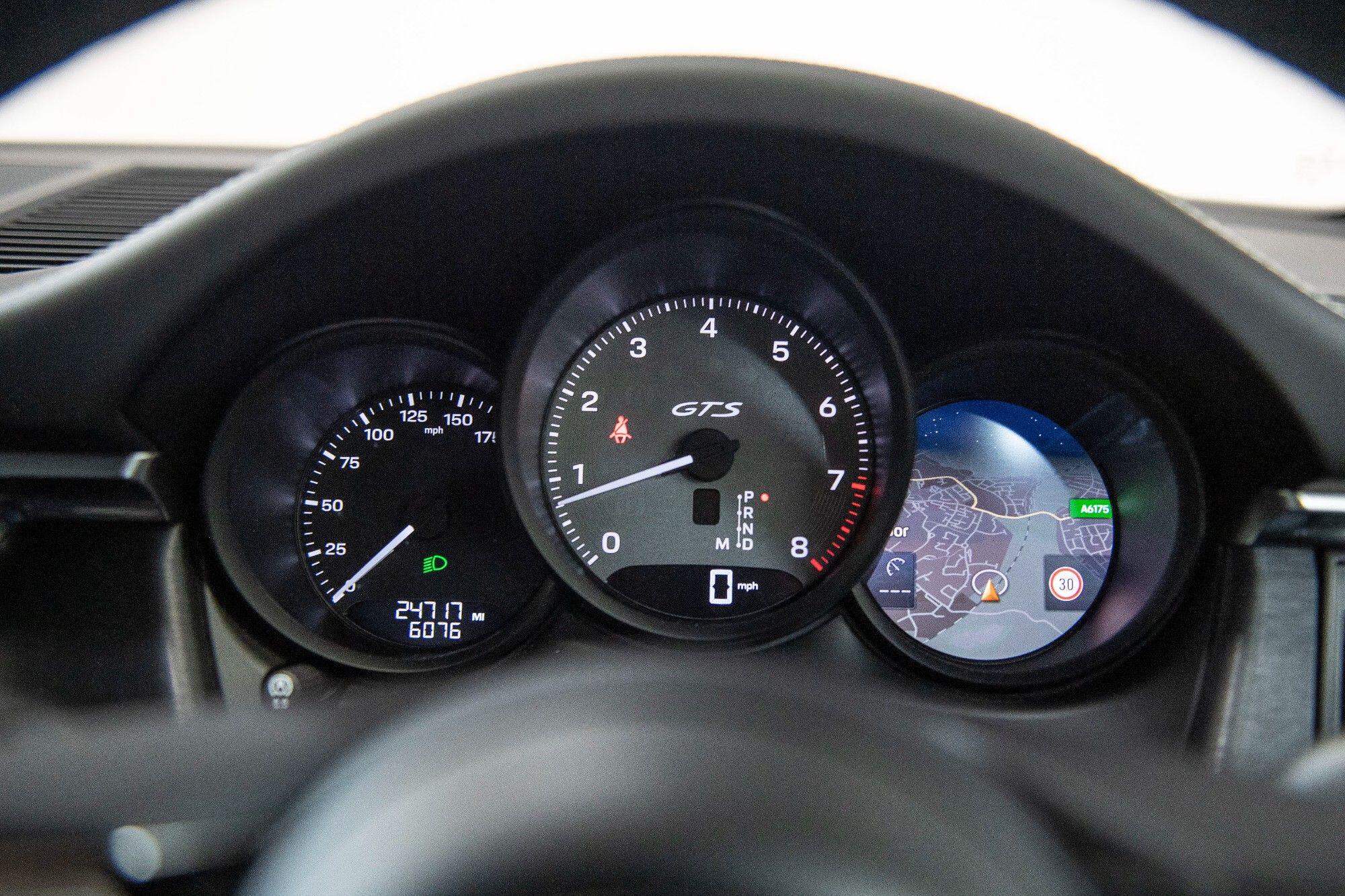 Porsche Macan view 17