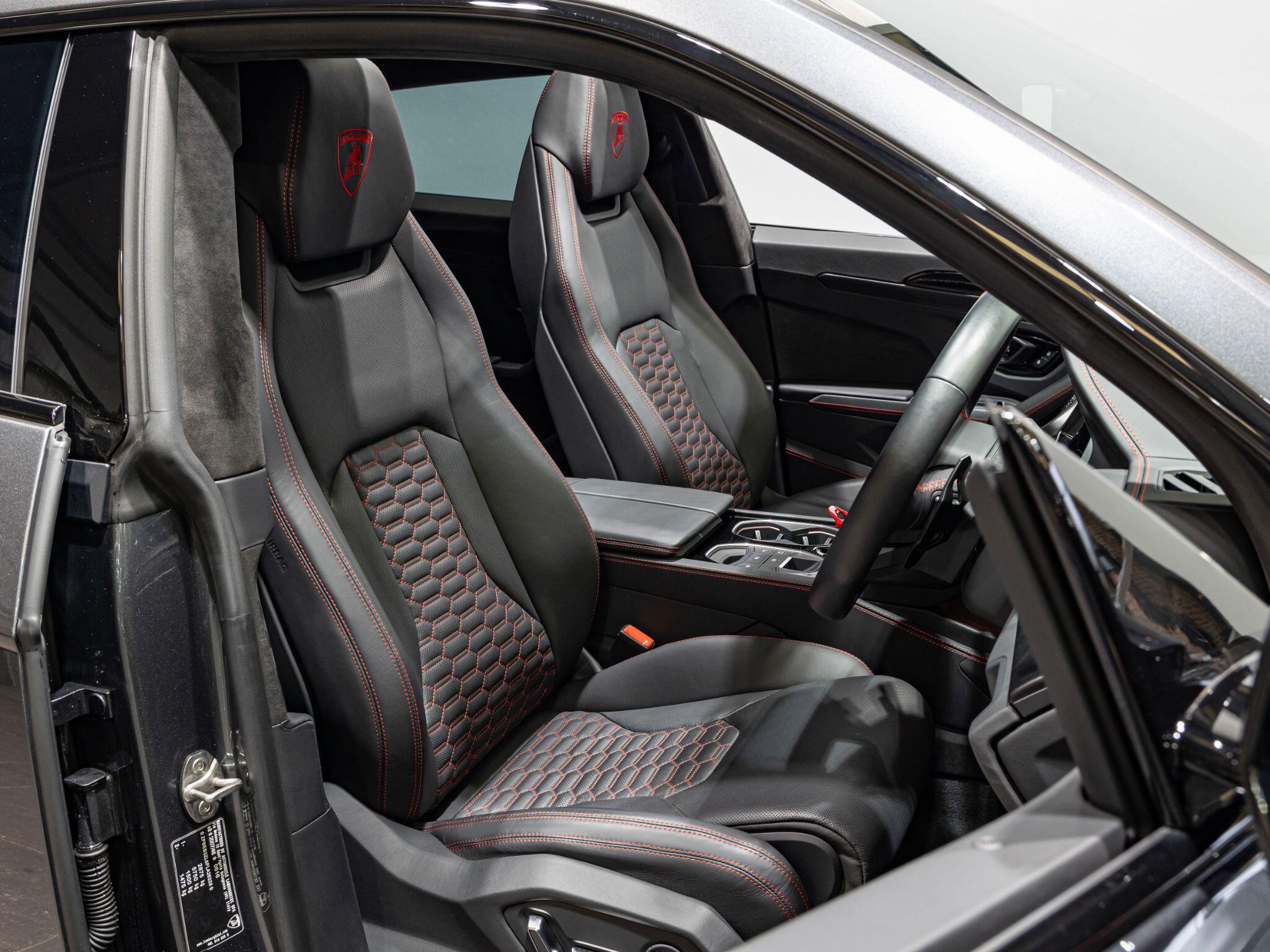 Lamborghini Urus view 2