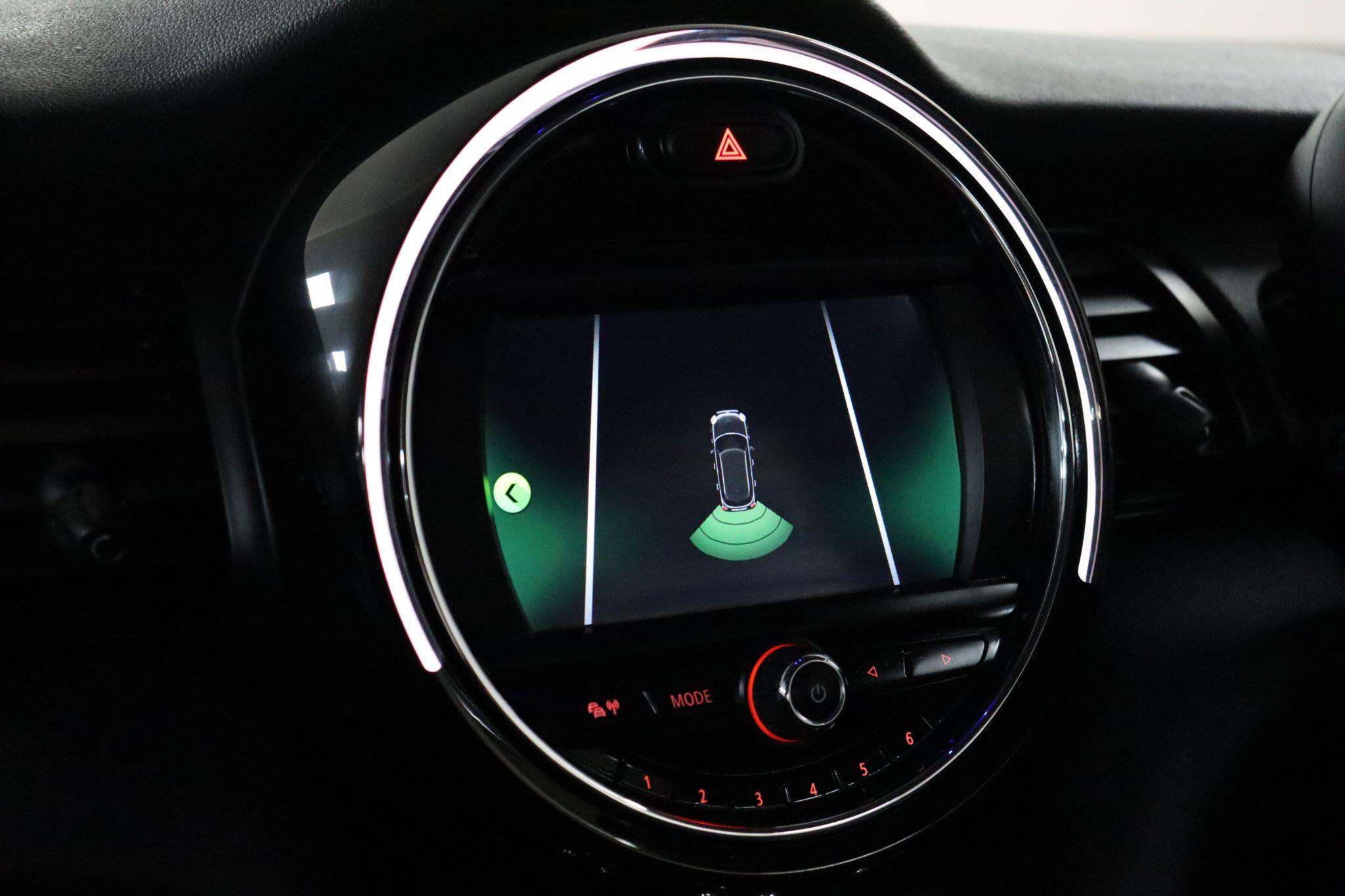 Mini Hatch view 37