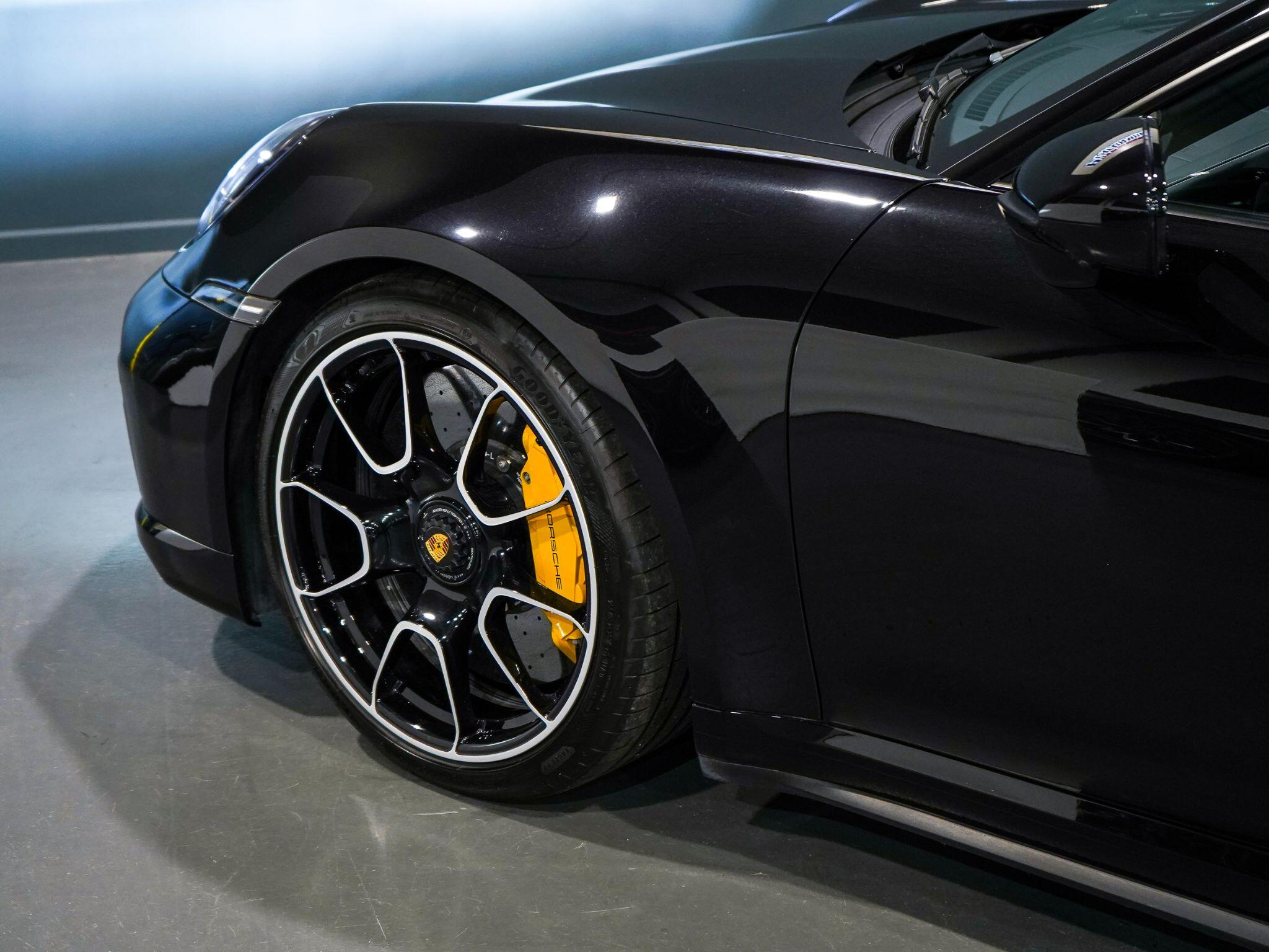 Porsche 911 view 28