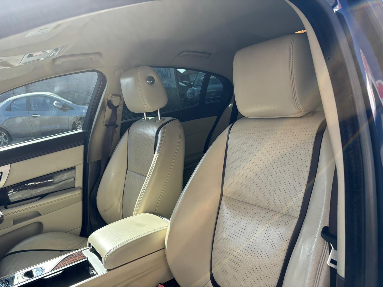 Jaguar XF view 8