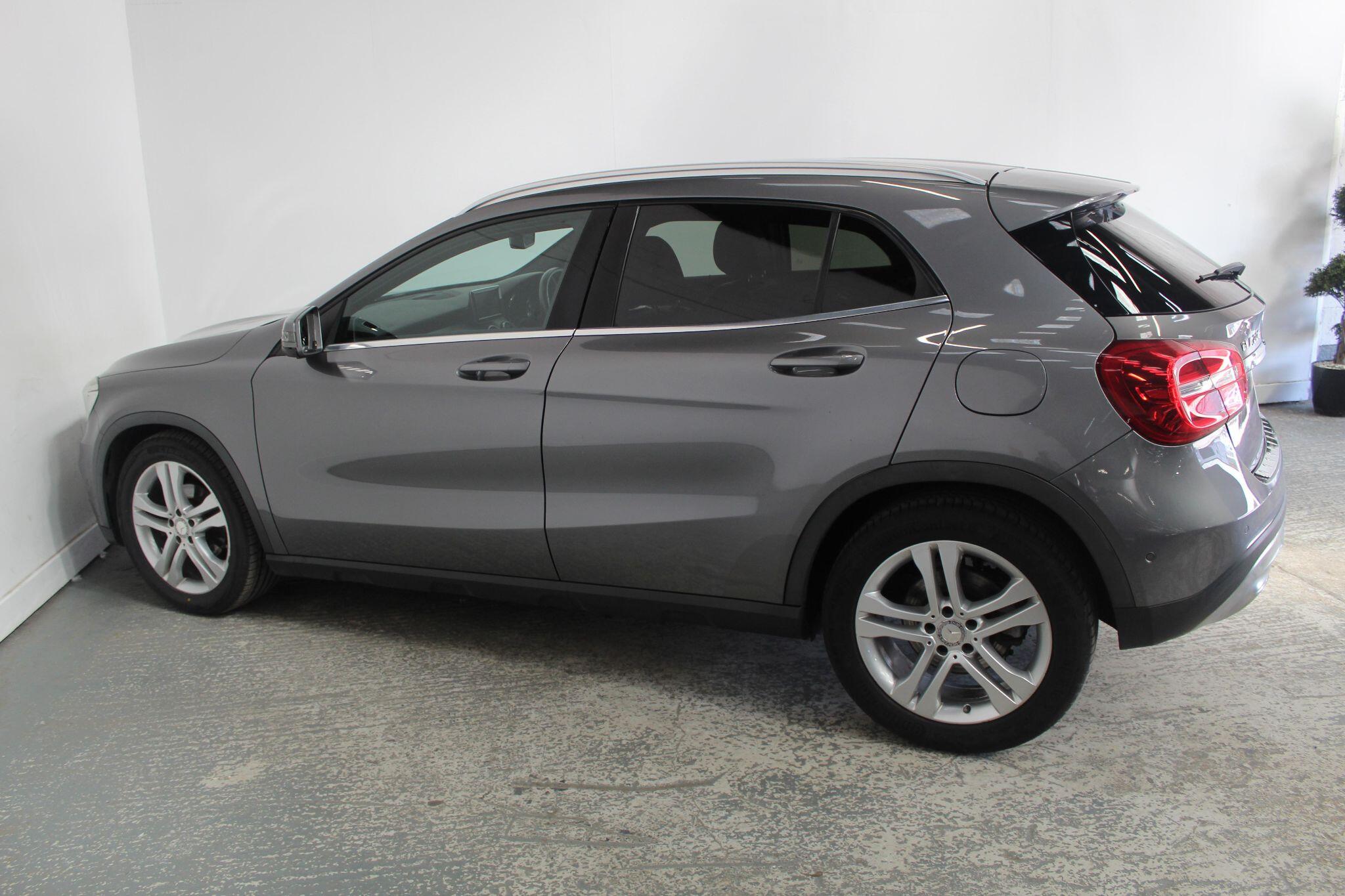Mercedes-Benz Gla view 10
