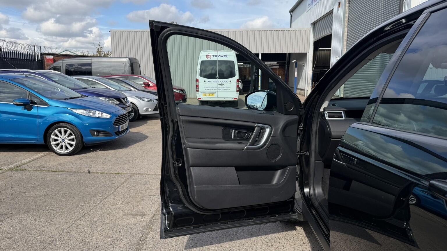 Land Rover Discovery Sport view 16