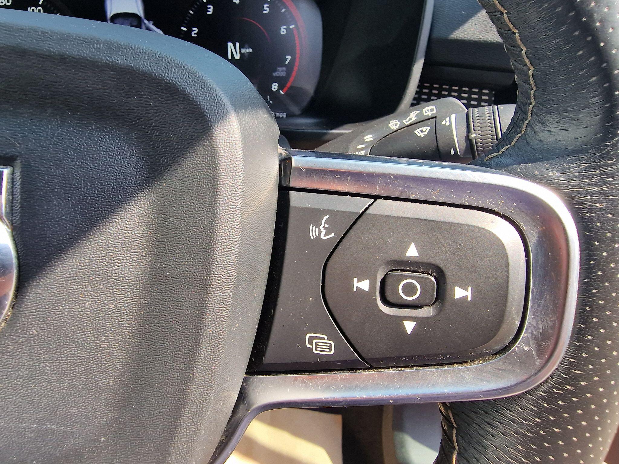 Volvo XC40 view 17