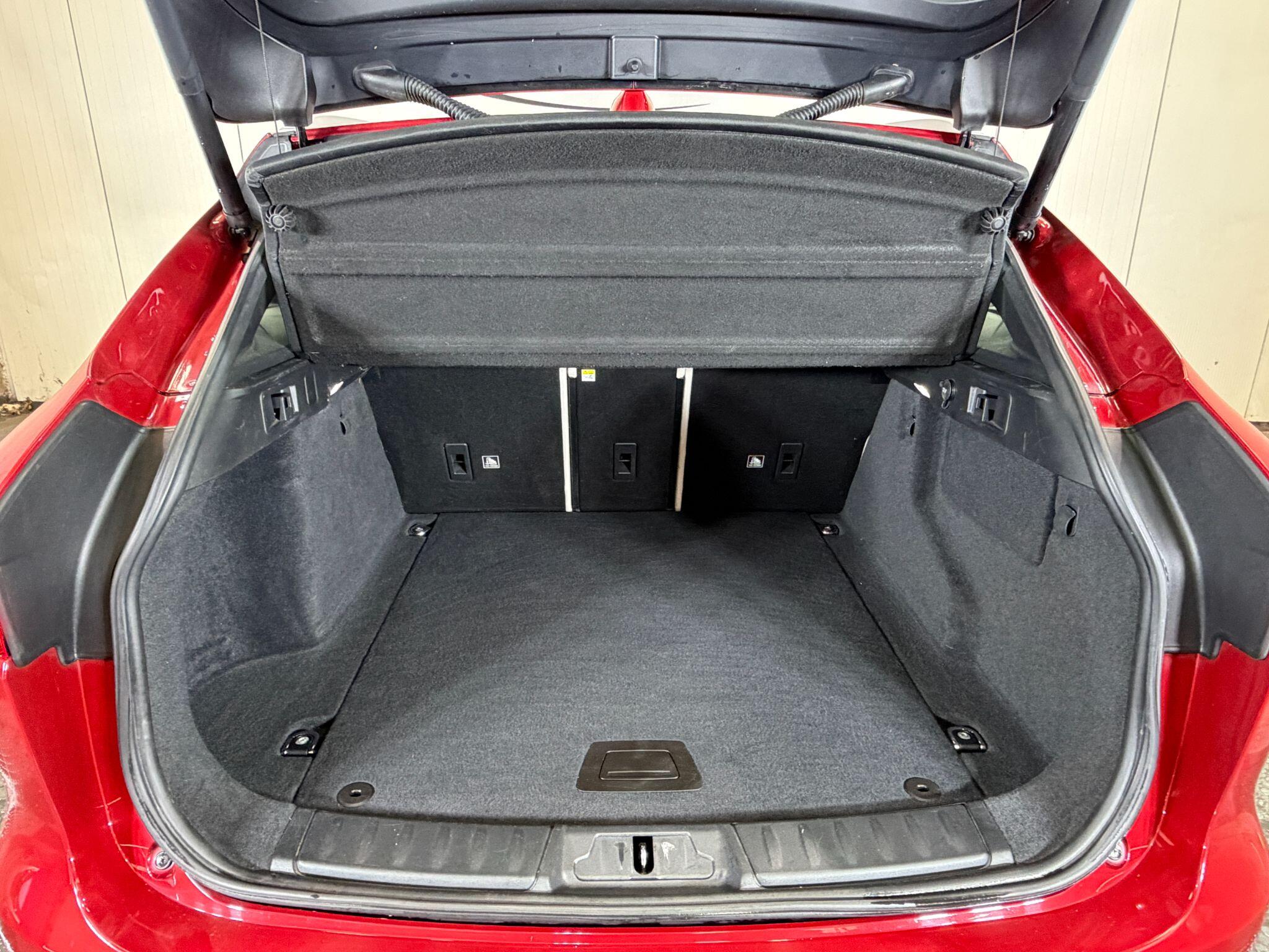 Jaguar F-Pace view 33