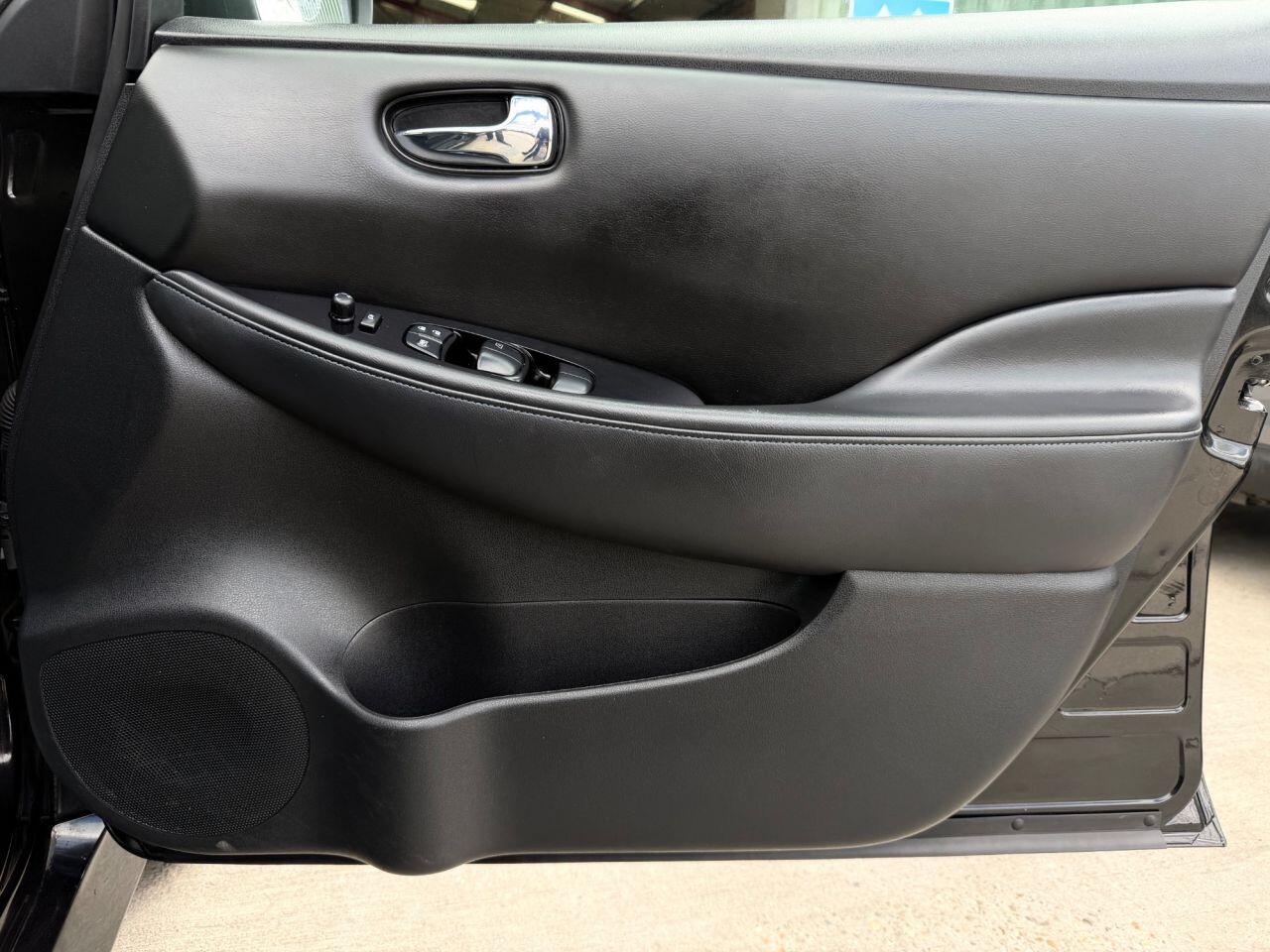 Nissan Leaf view 13