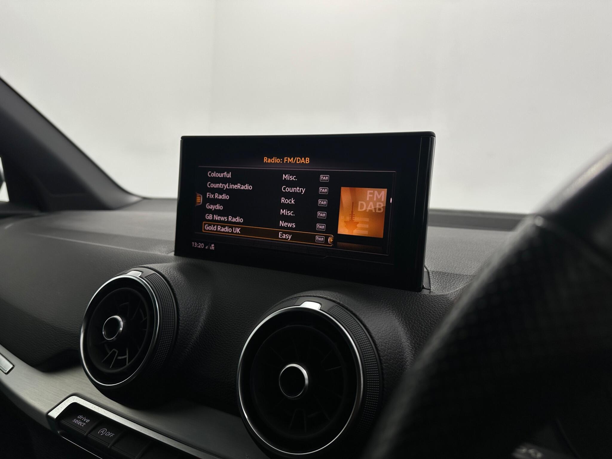 Audi Q2 view 24