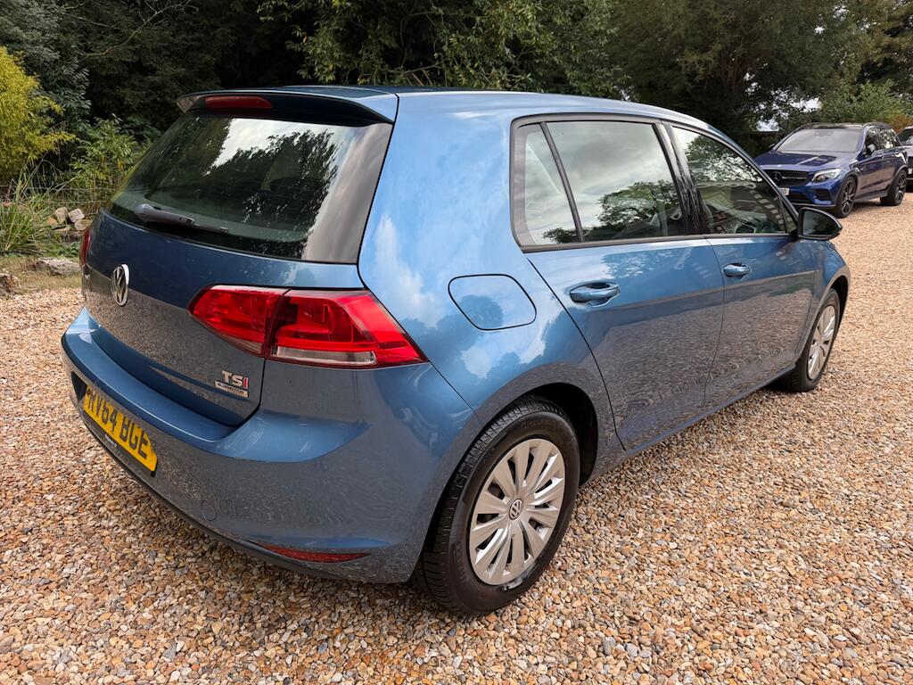 Volkswagen Golf view 6