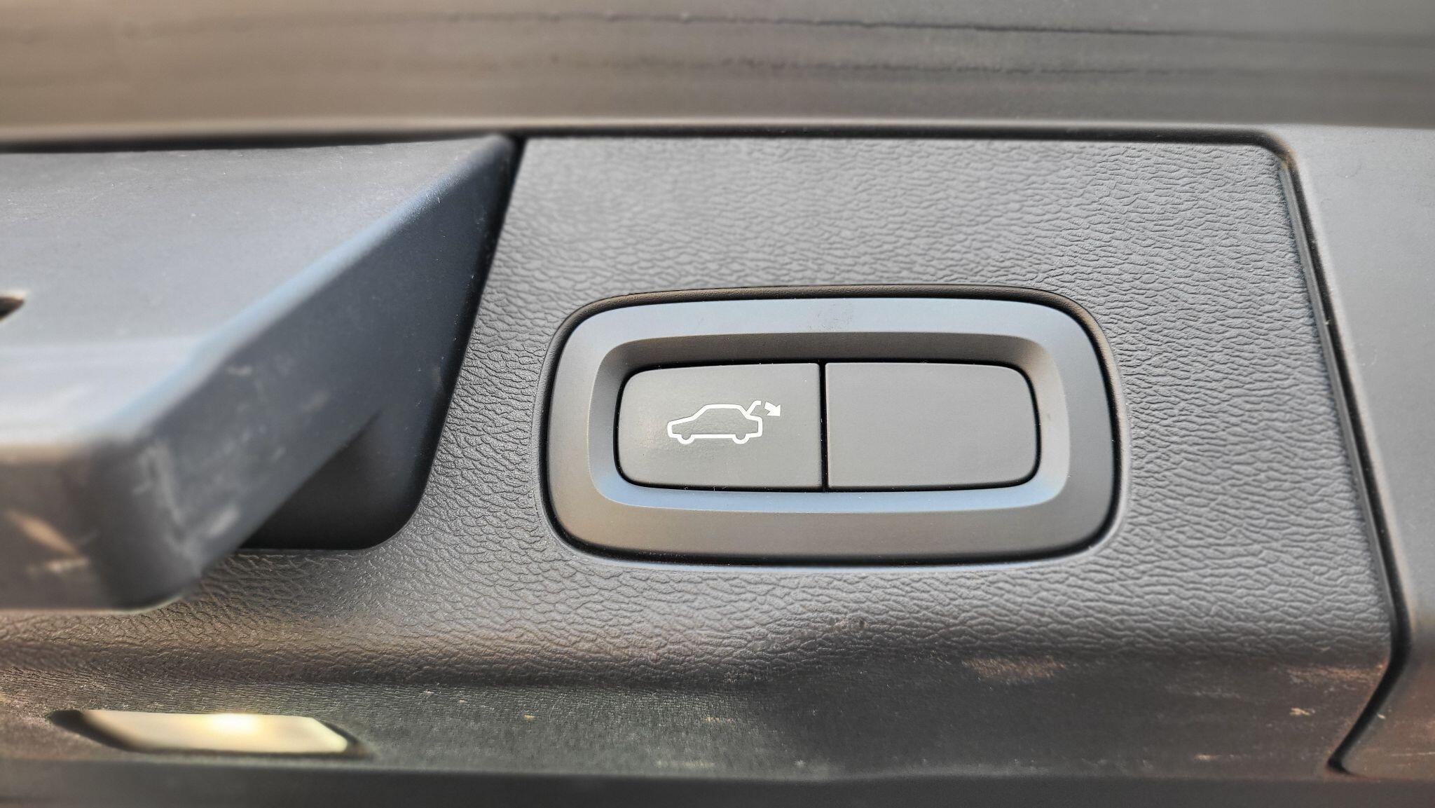 Volvo XC60 view 22