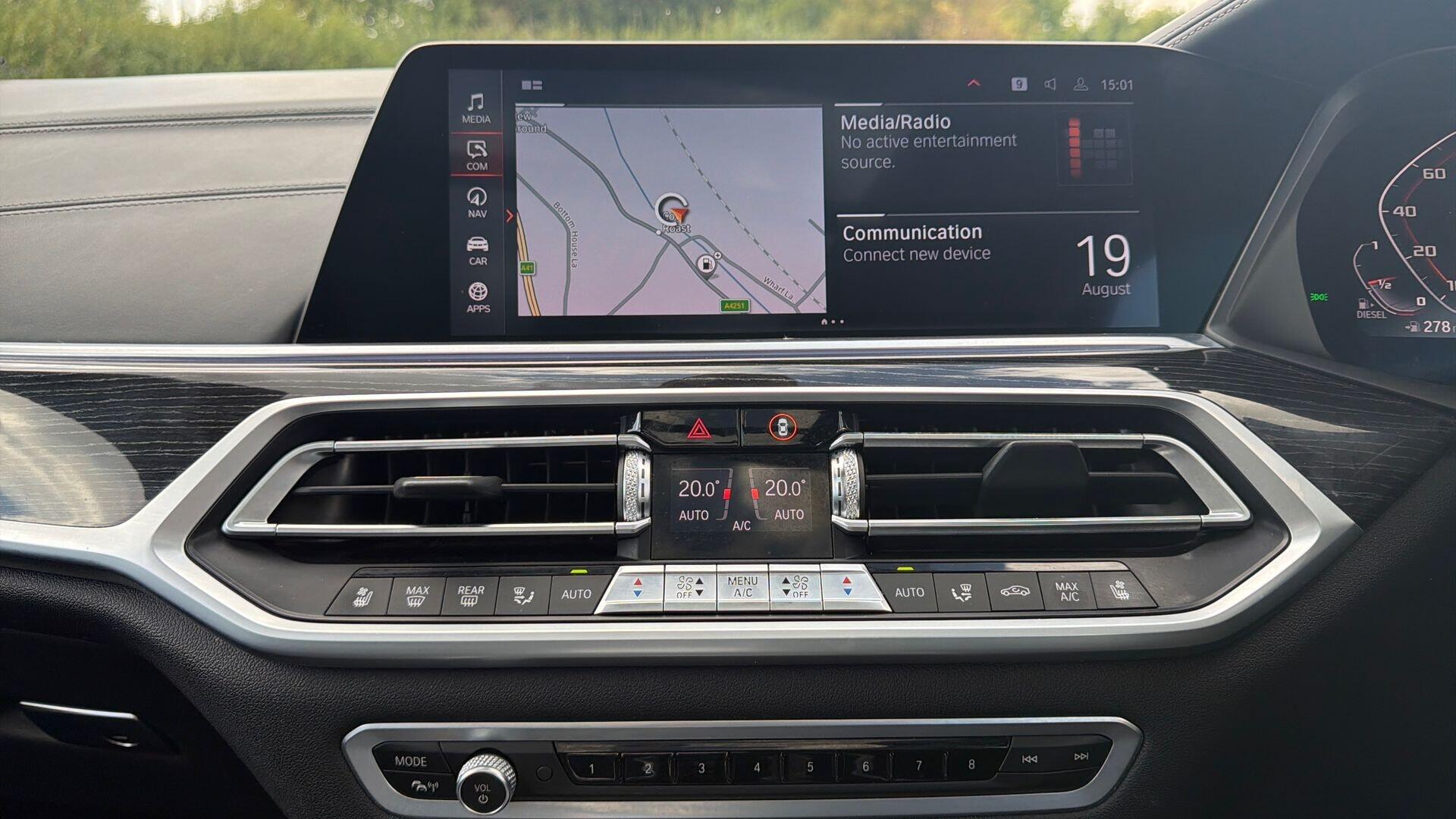 BMW X7 view 8