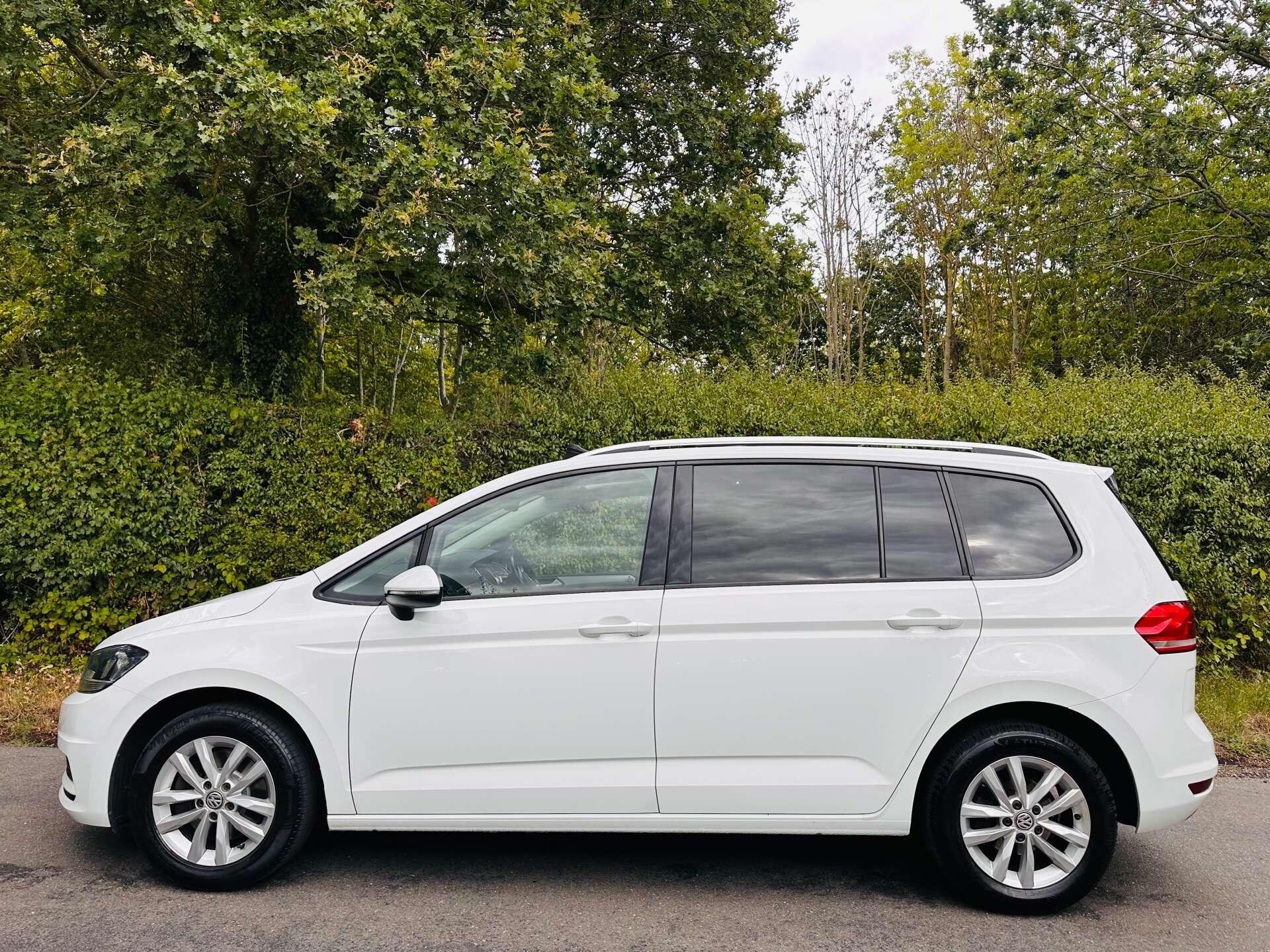 Volkswagen Touran view 37