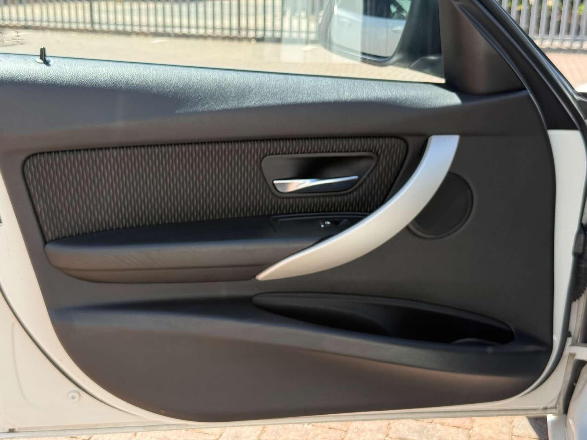 BMW 3 Series view 43