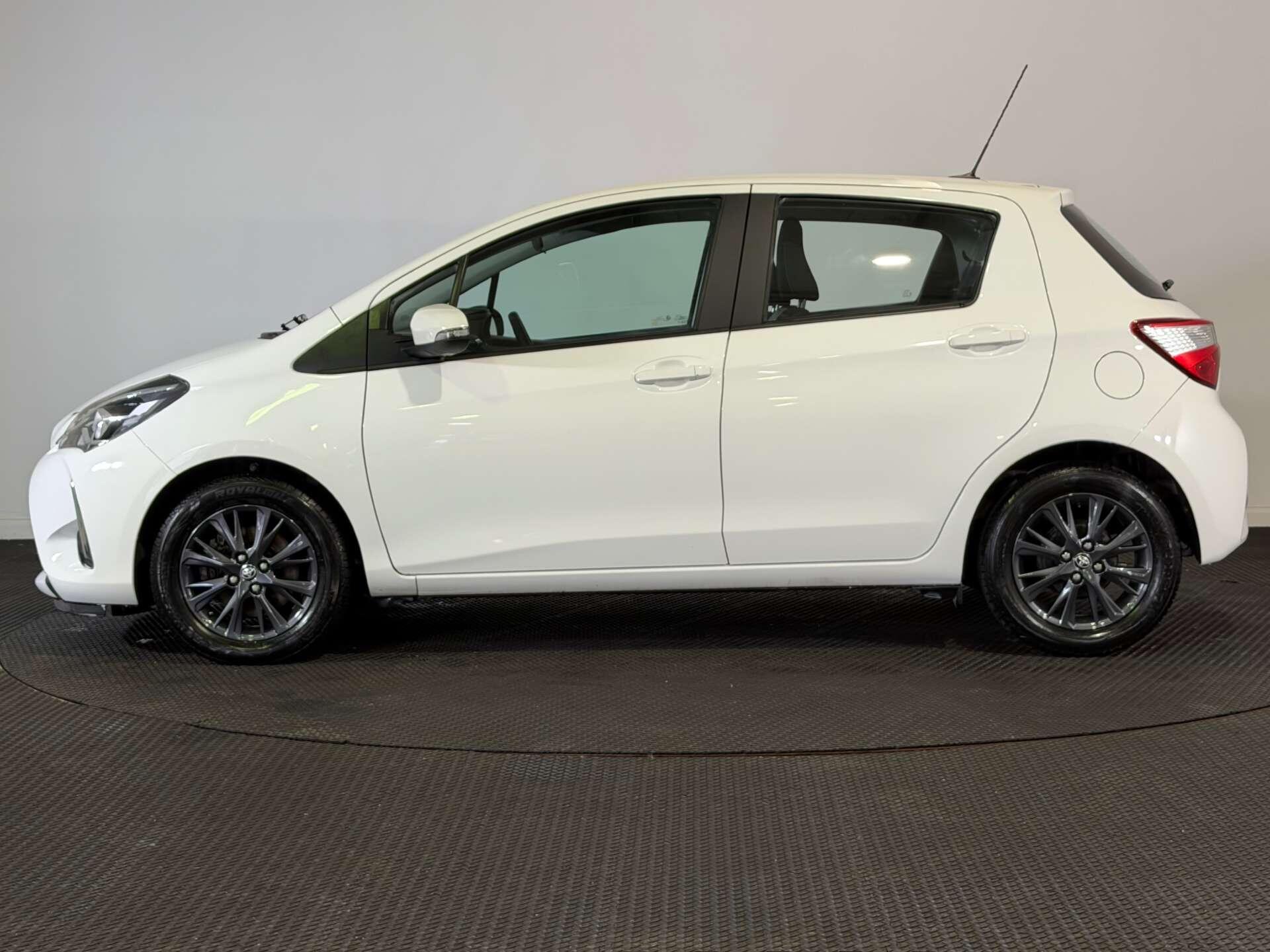 Toyota Yaris view 4